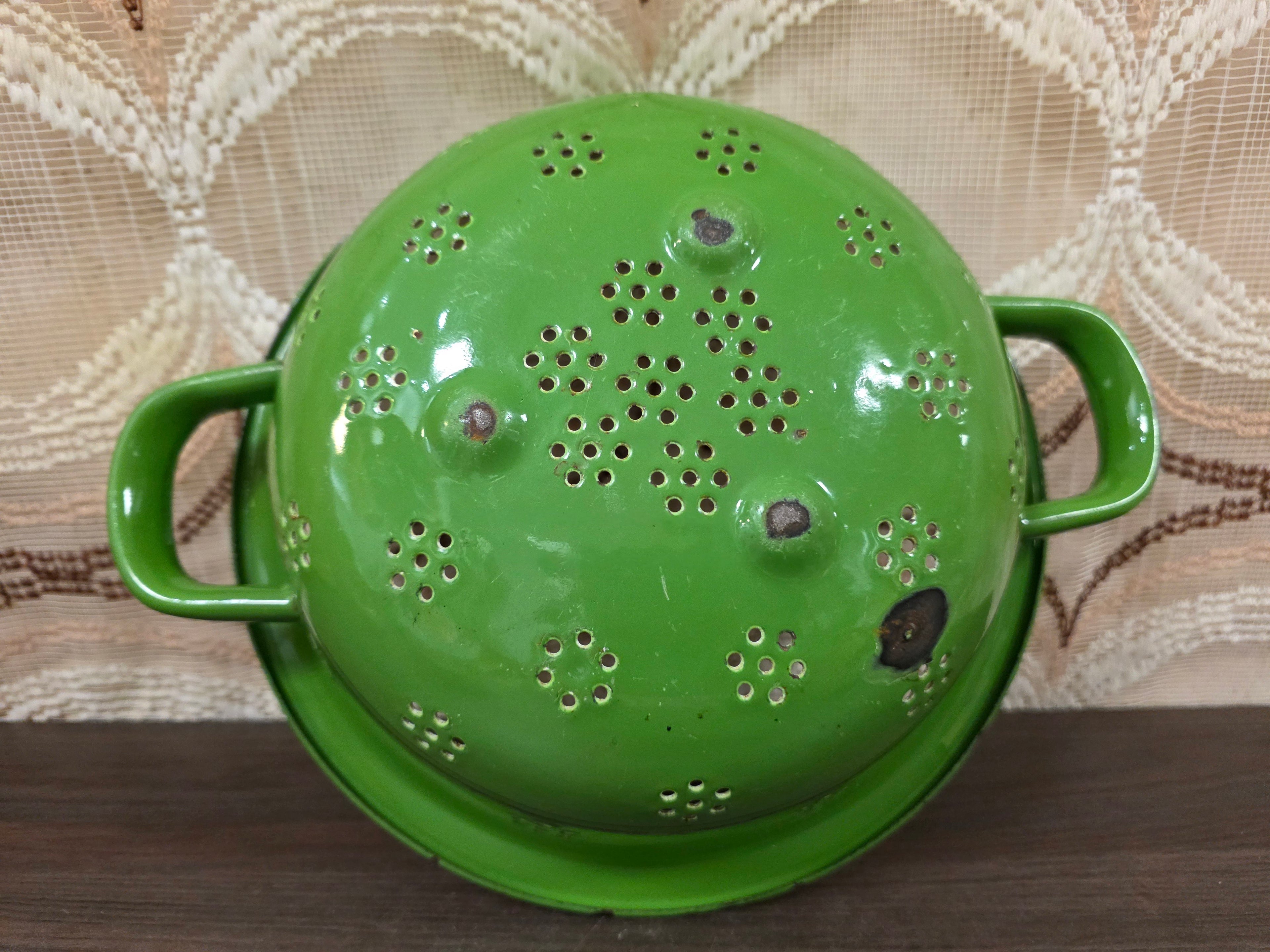 Vintage emaille vergiet reseda groen 26 cm