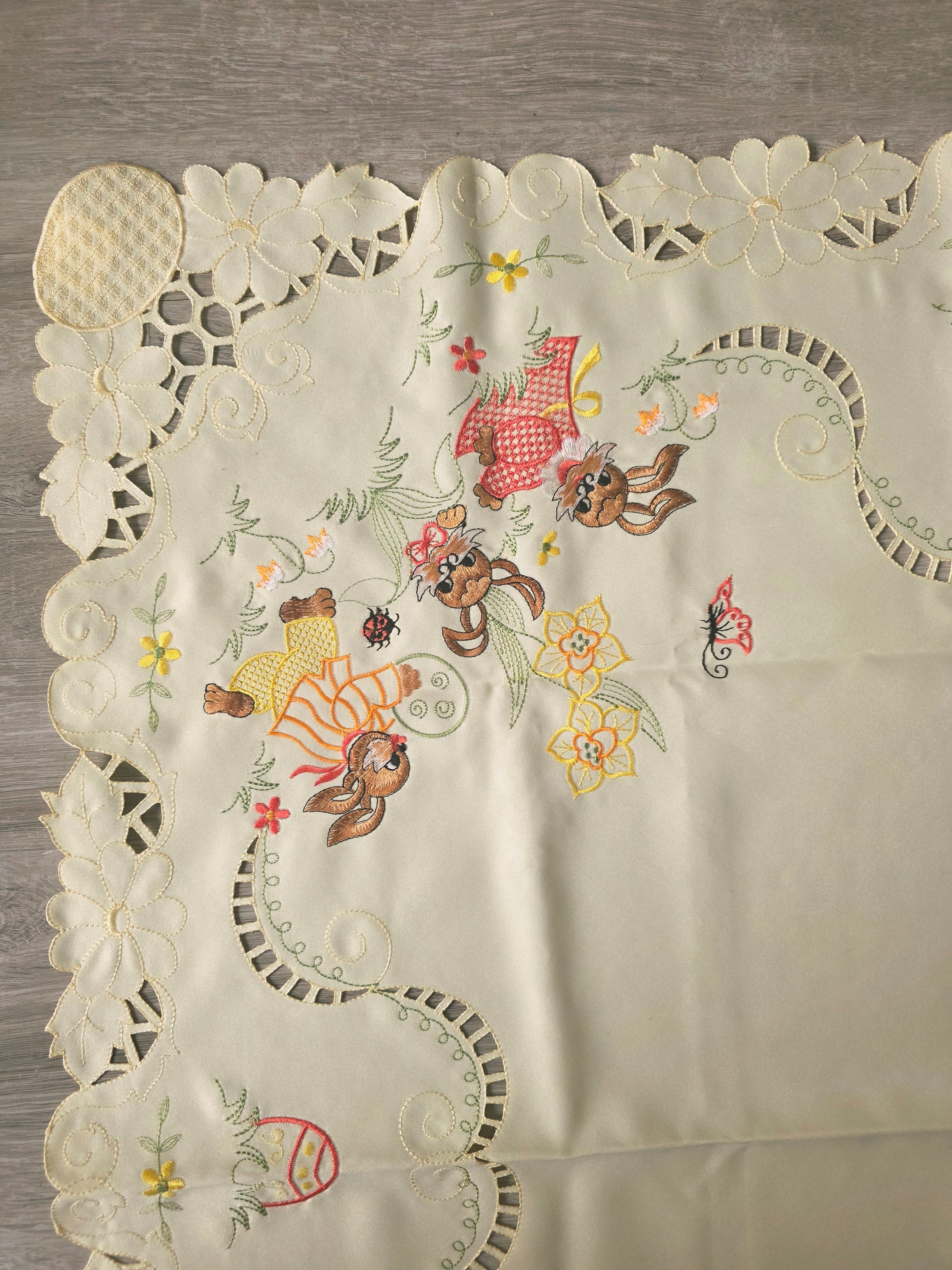 Vintage Paas tafelkleed met konijntjes