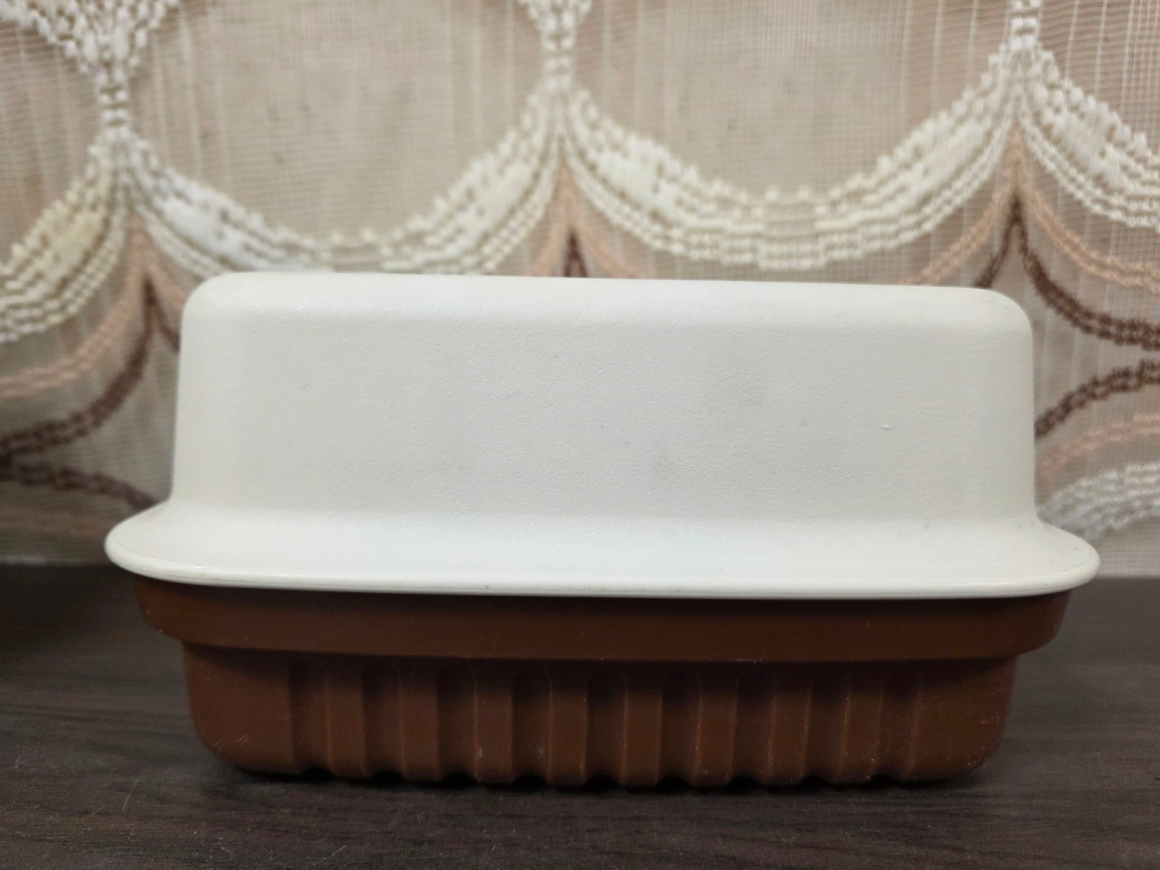 Tupperware Kornuit kaasdoos bruin crème