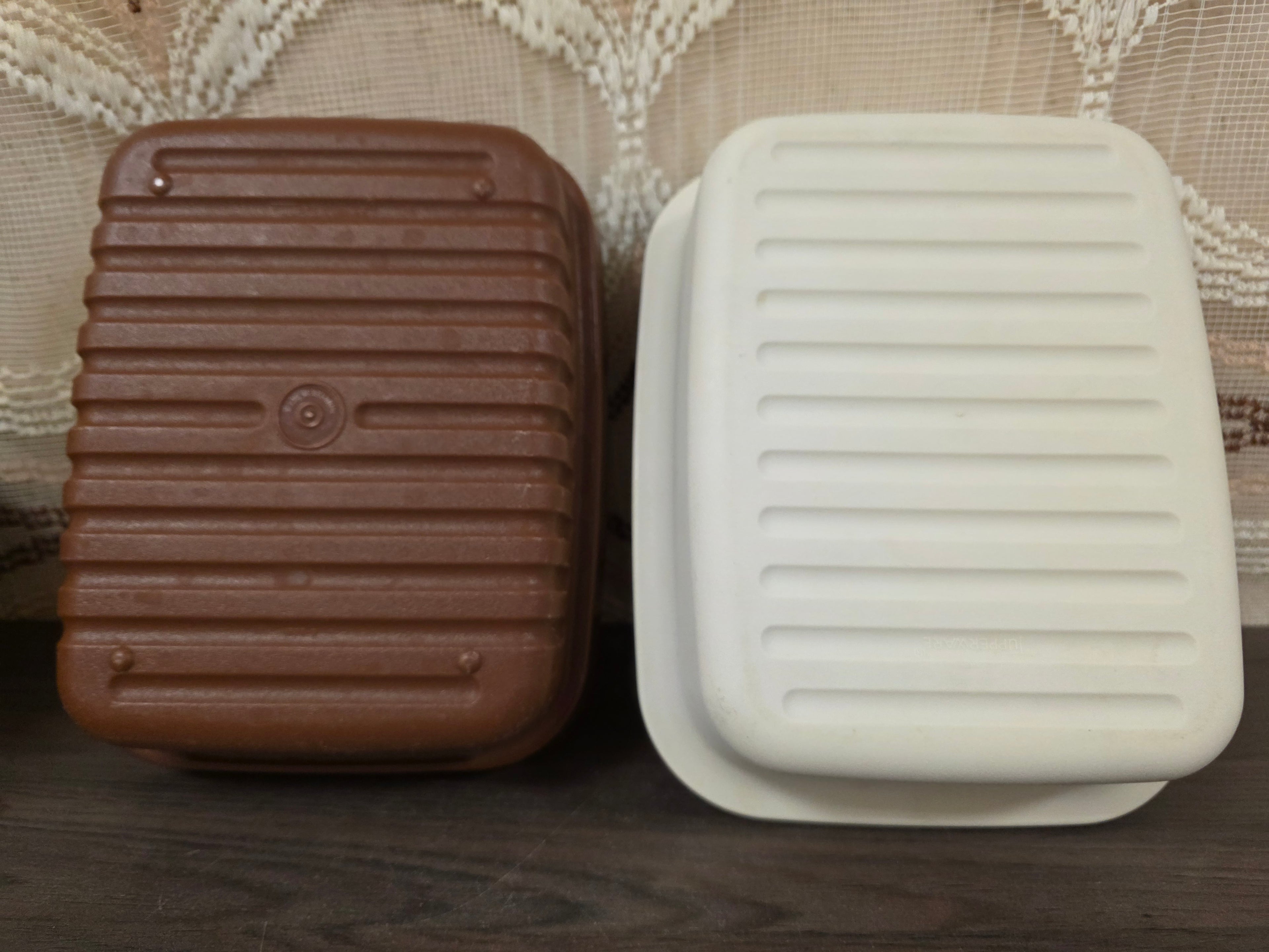 Tupperware Kornuit kaasdoos bruin crème