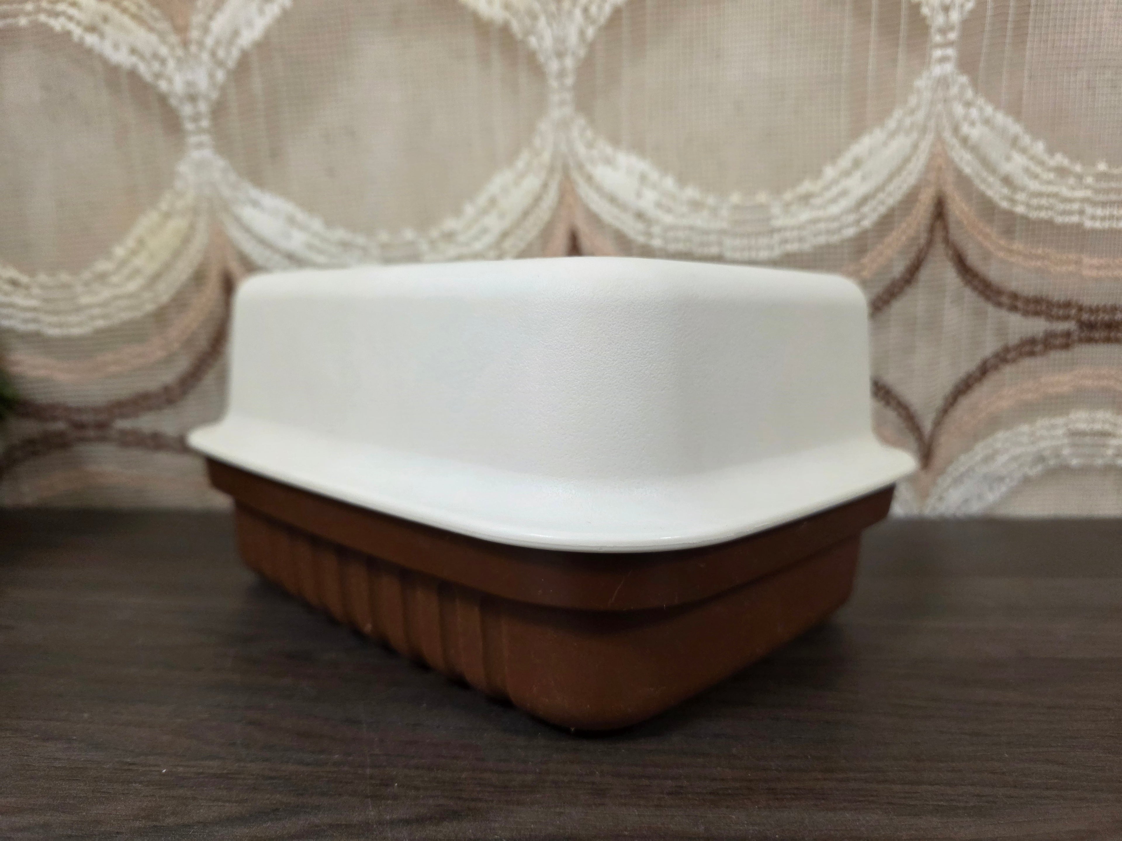 Tupperware Kornuit kaasdoos bruin crème