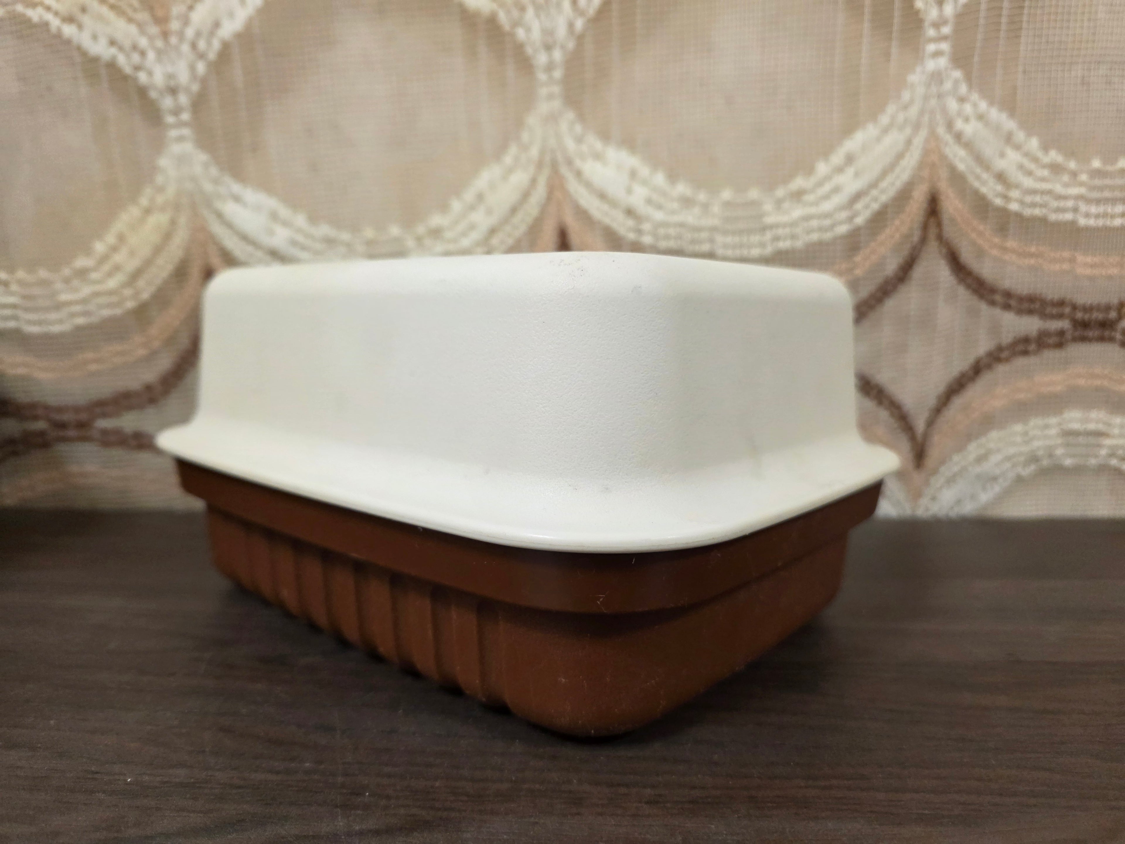 Tupperware Kornuit kaasdoos bruin crème