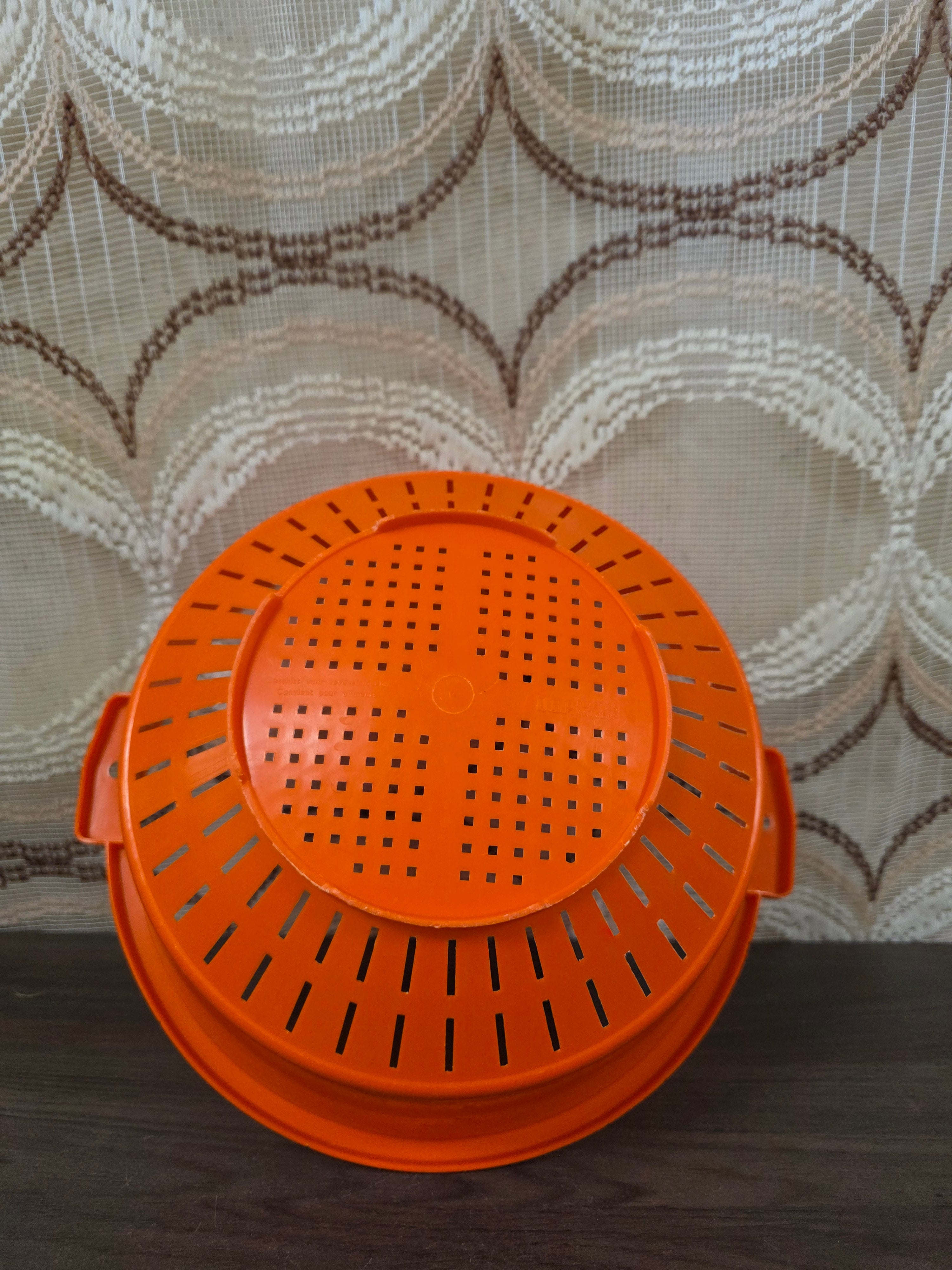 Vintage vergiet oranje DBP Plastics Antwerp jaren 70 kunststof