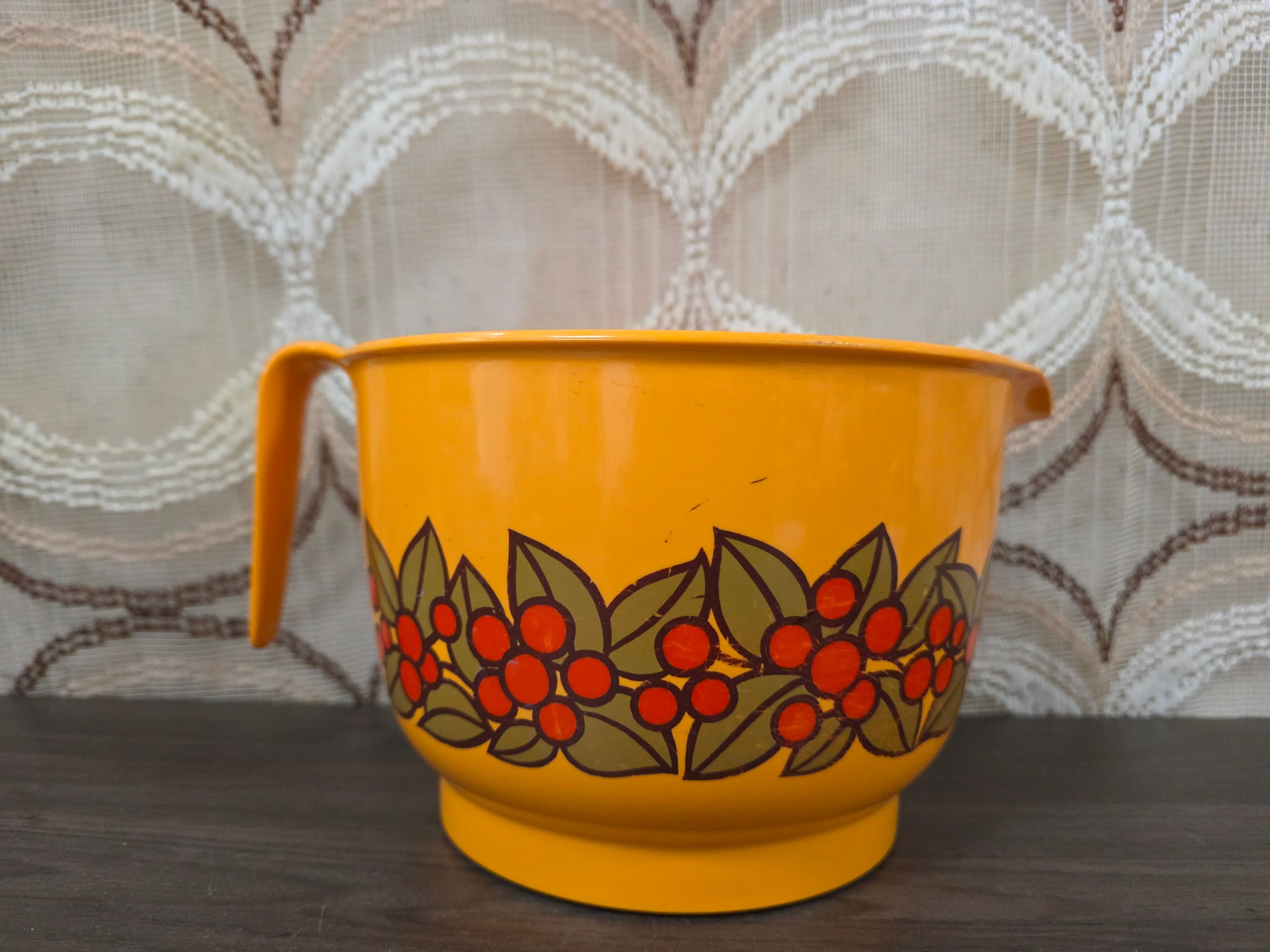 Emsa beslagkom jaren 70 oranje met bessen decor