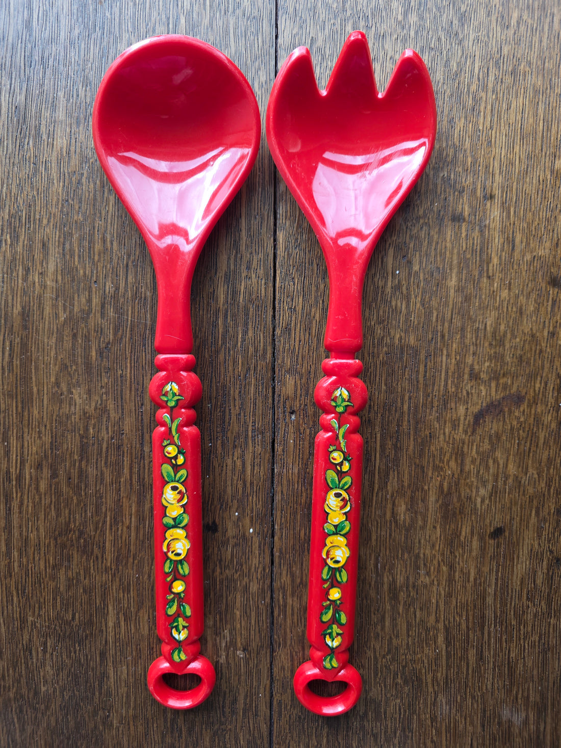 Vintage rood saladebestek kunststof bloemendecor