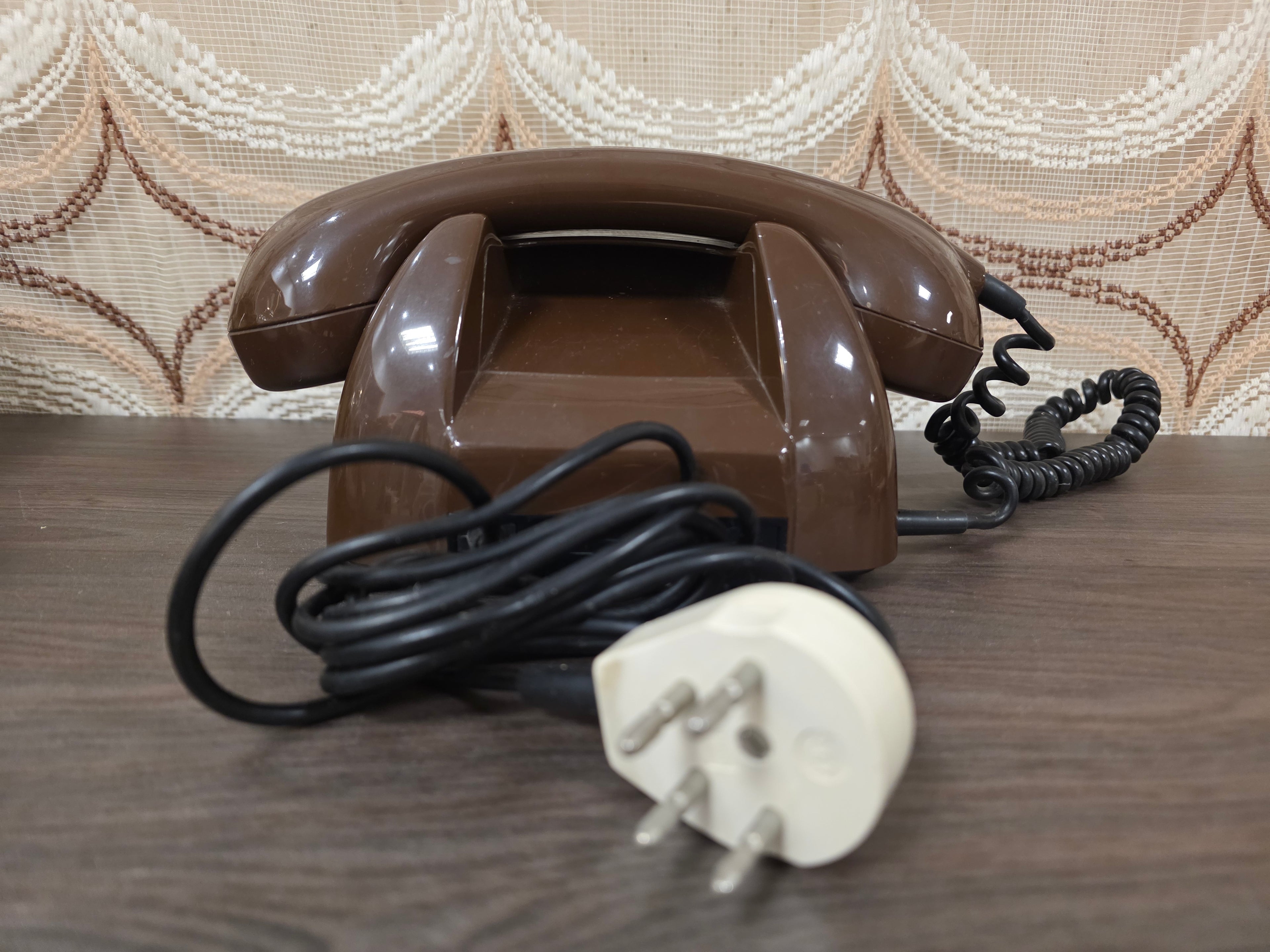 PTT T65 telefoon bruin draaischijf