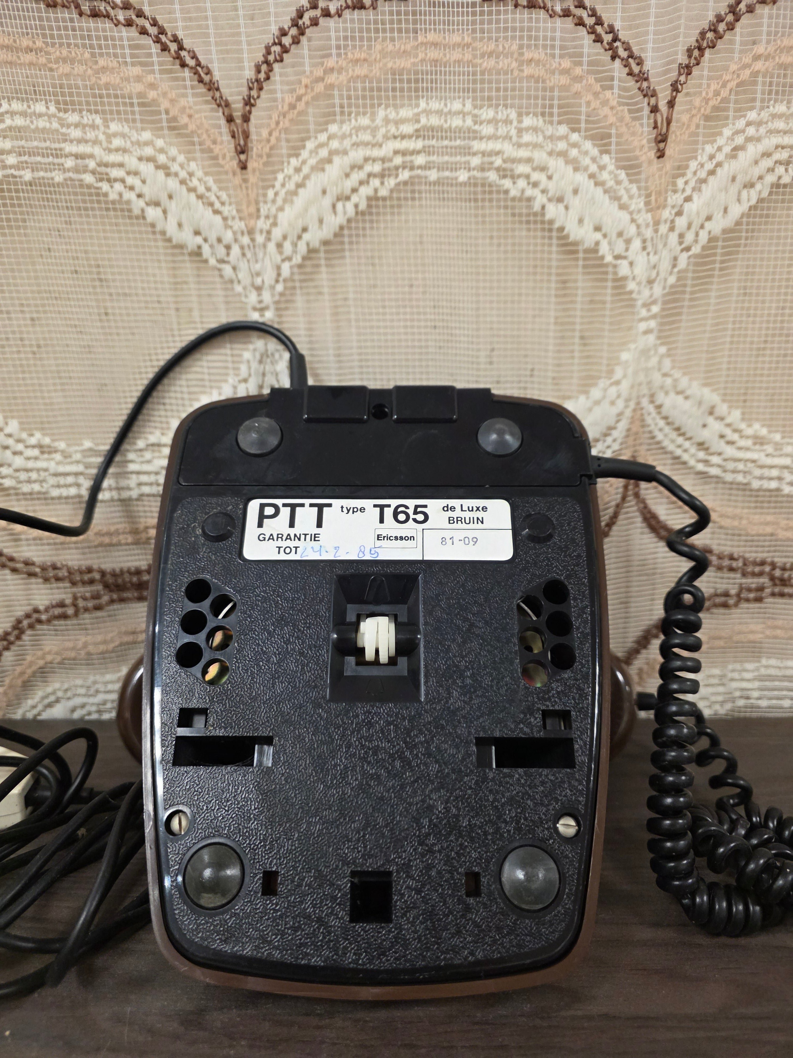 PTT T65 telefoon bruin draaischijf