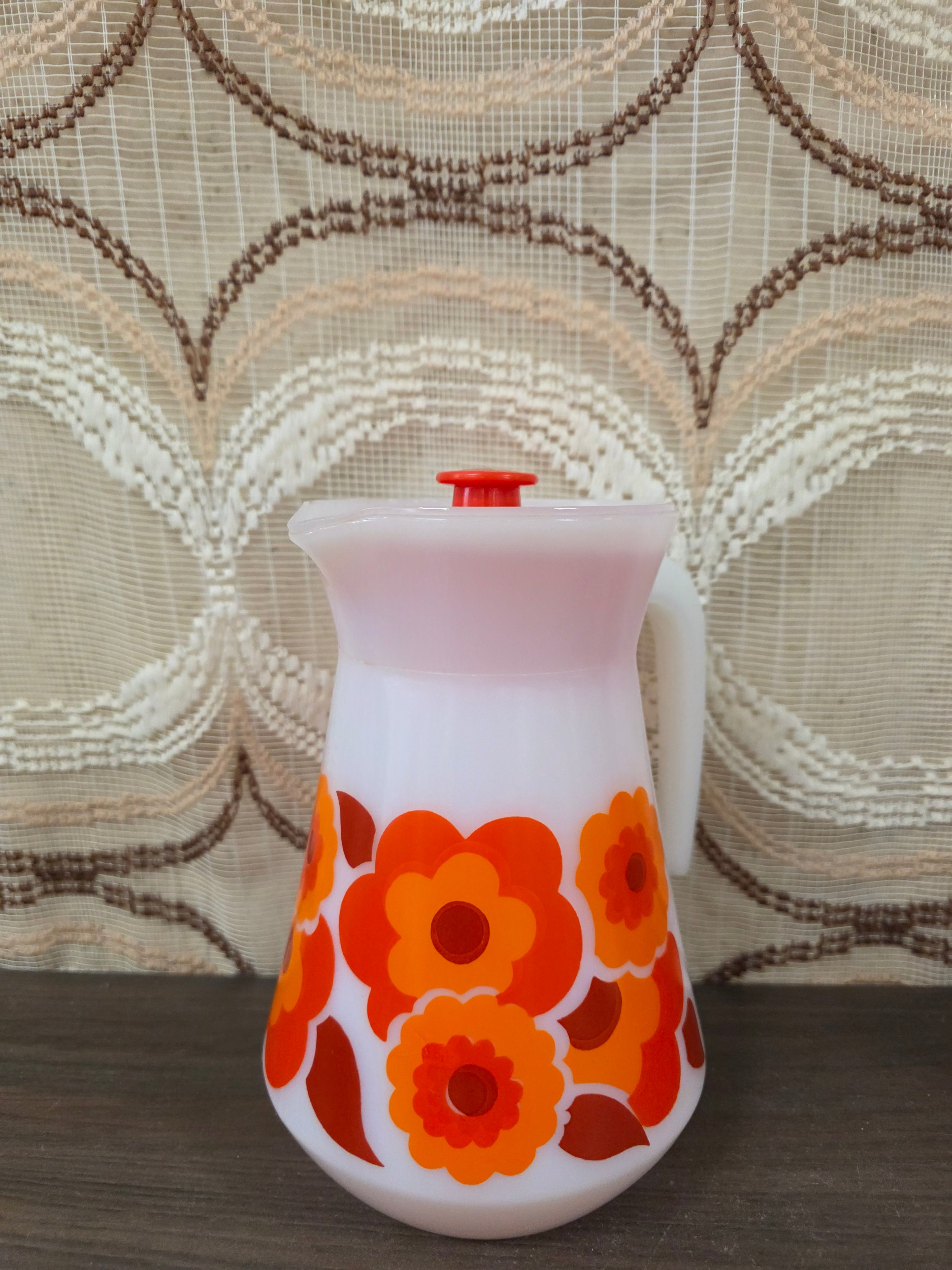 Vintage Arcopal Lotus kan rood oranje bloemenmotief