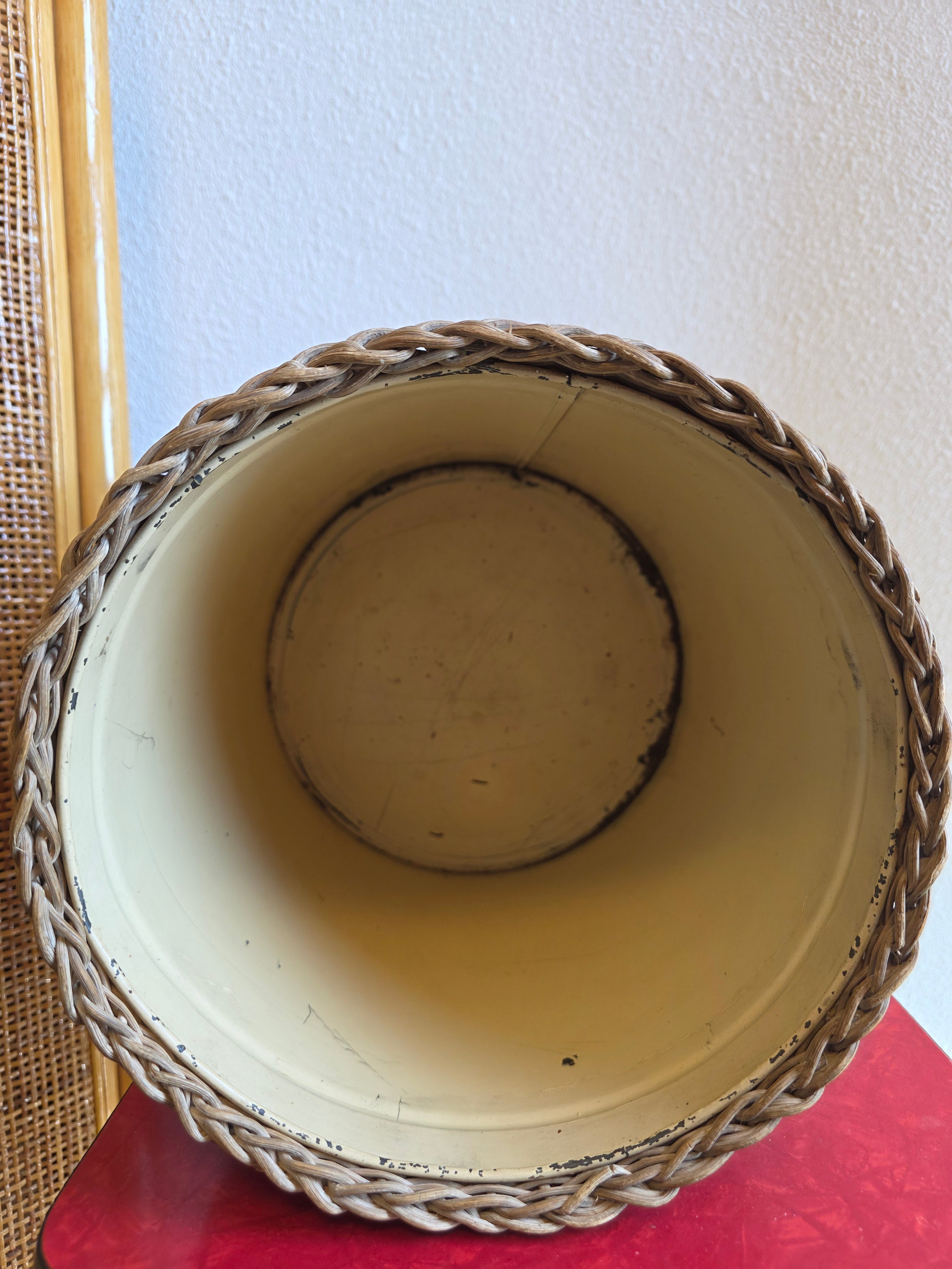 Vintage rotan prullenbak met metalen binnenkant