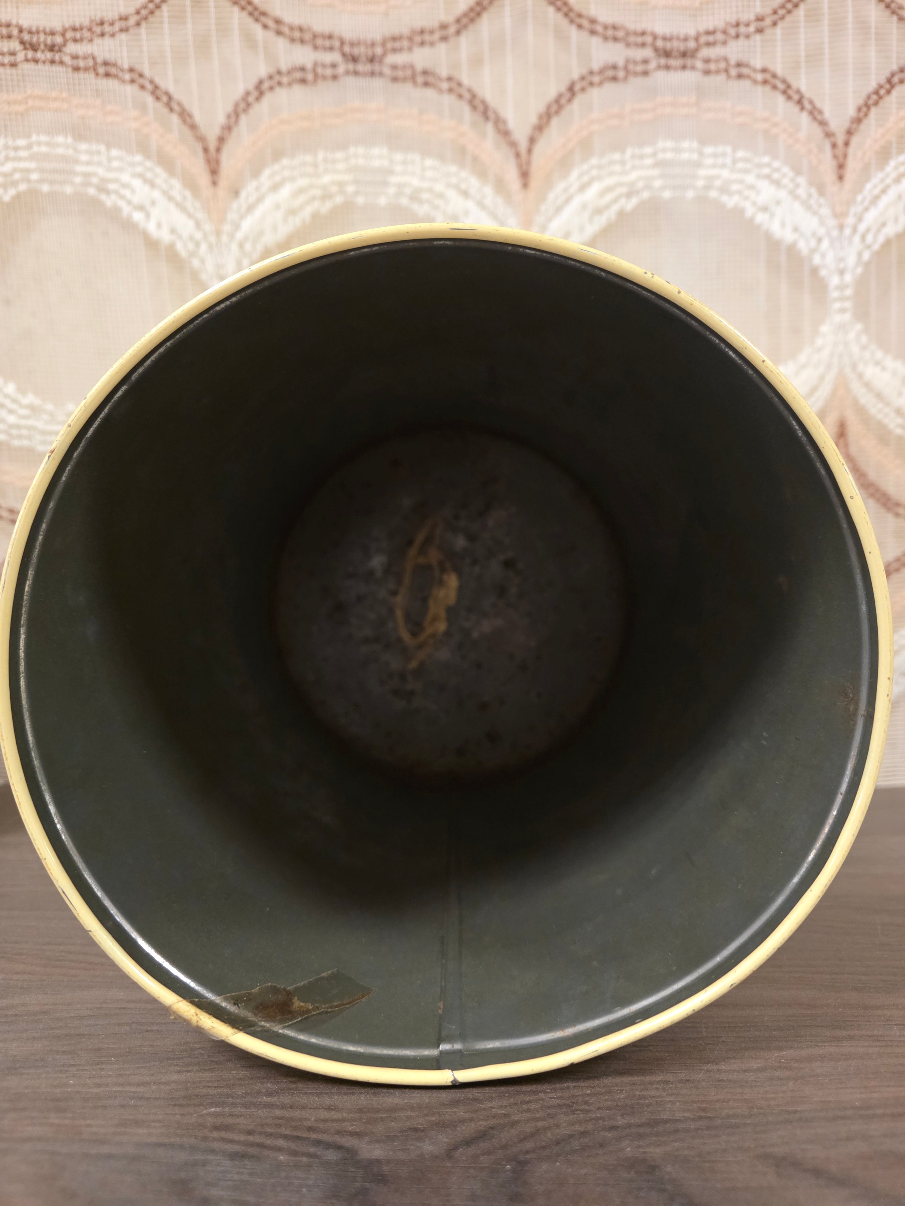 Vintage botanisch groot blik wilde bloemen