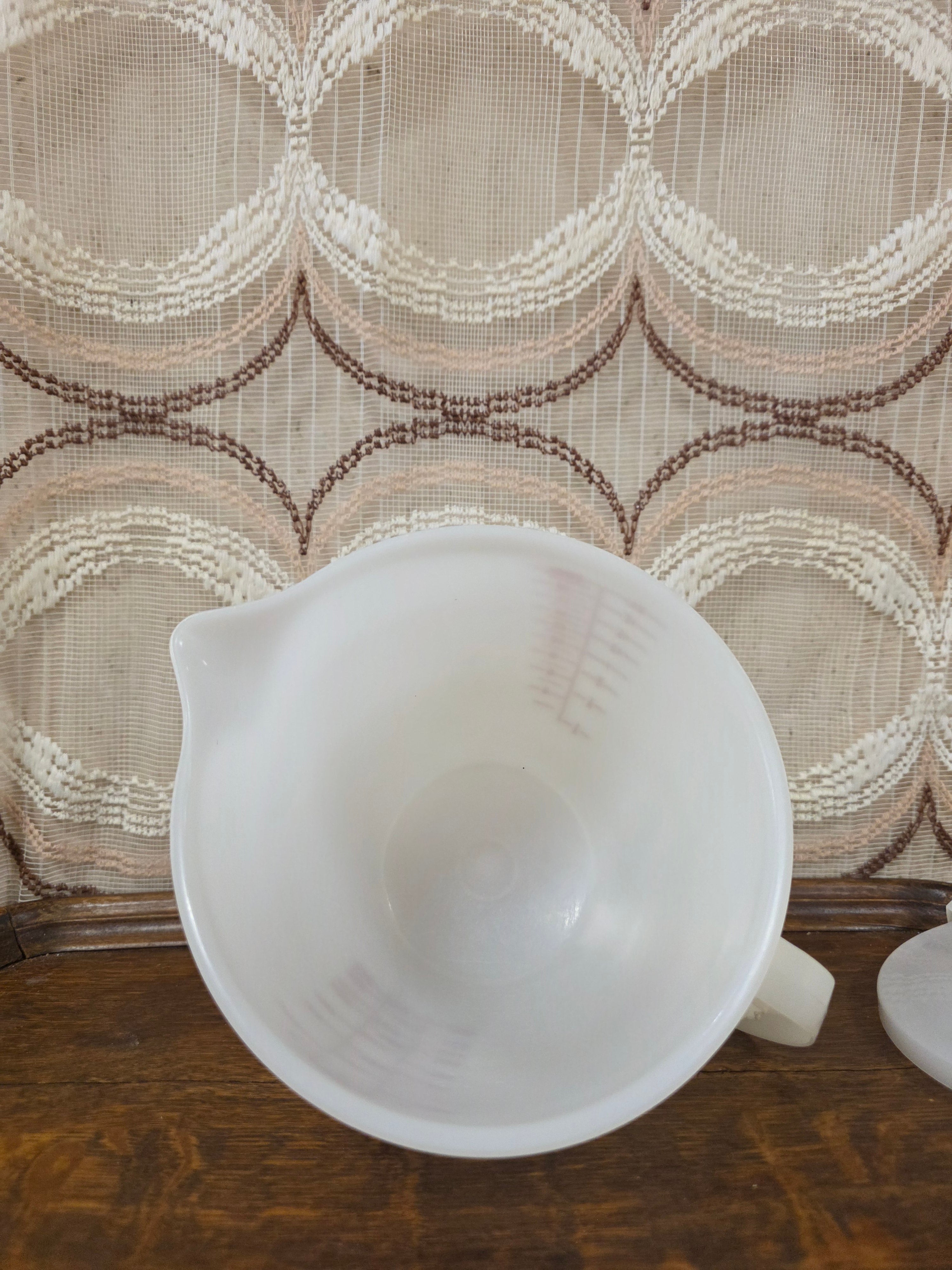Tupperware beslagkom met deksel en schenktuit - 2 liter