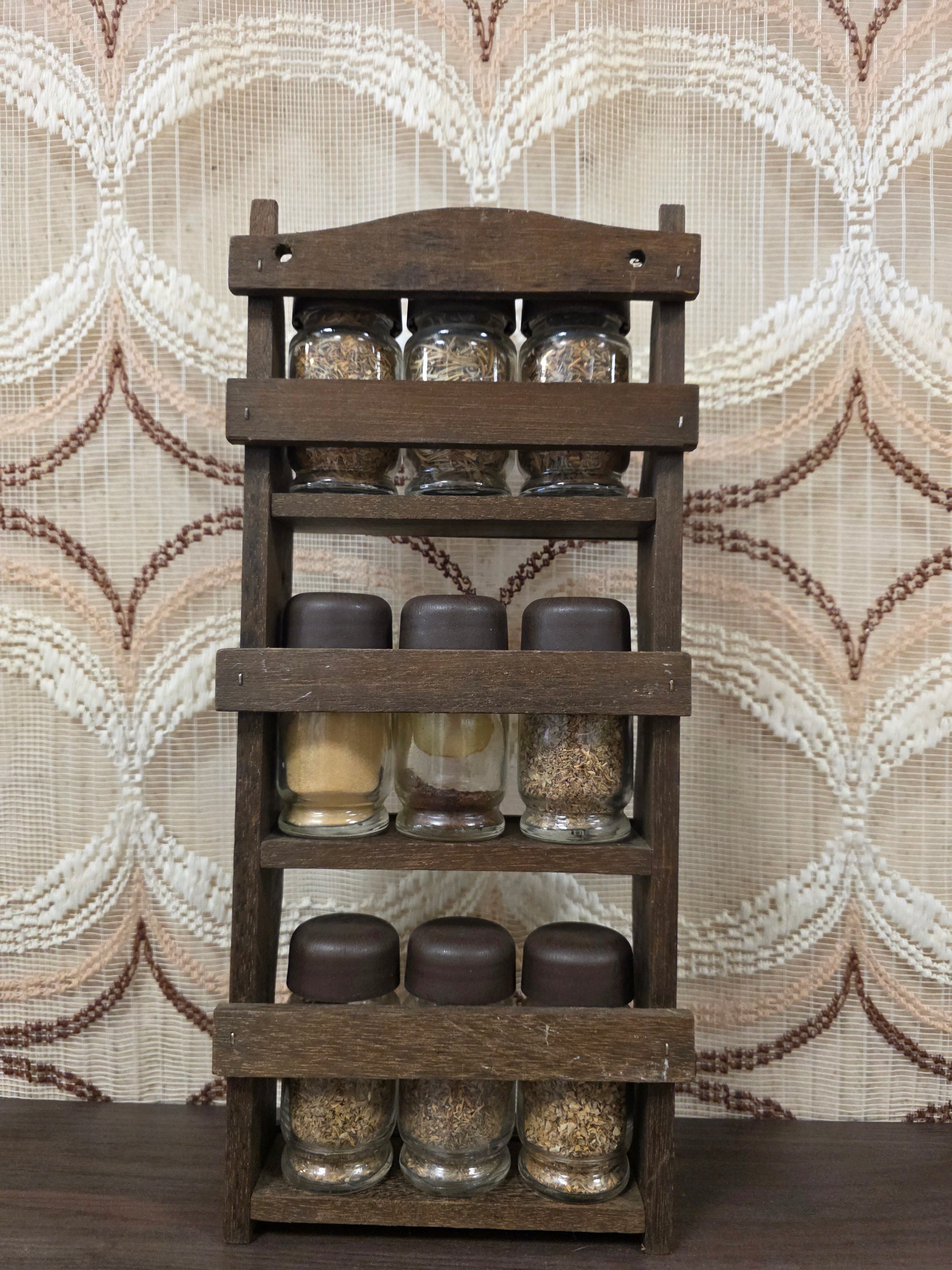Vintage kruidenrek met 9 kruidenpotjes hout