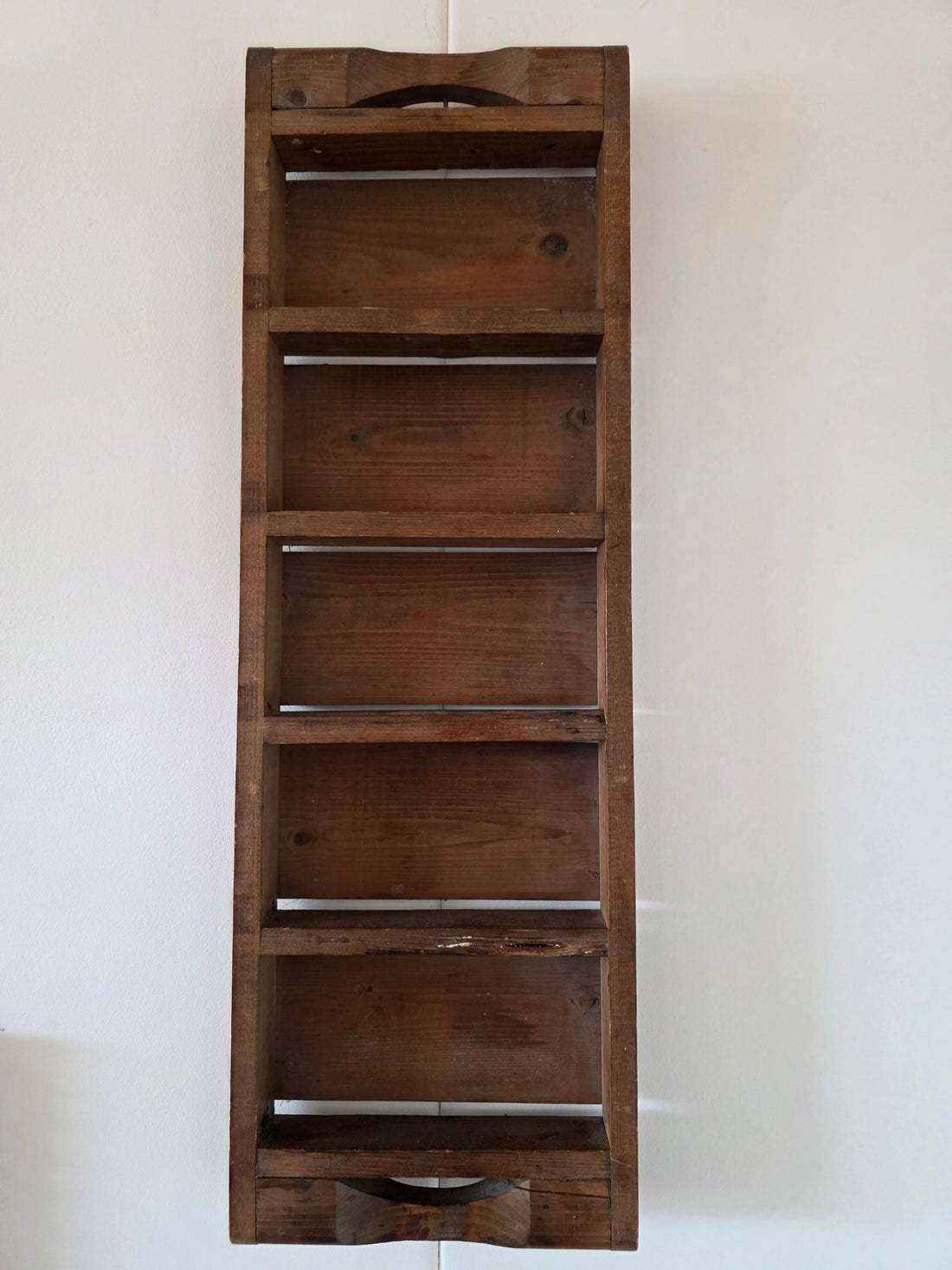 Vintage bakstenen mal wandkast 67,5 x 22 cm