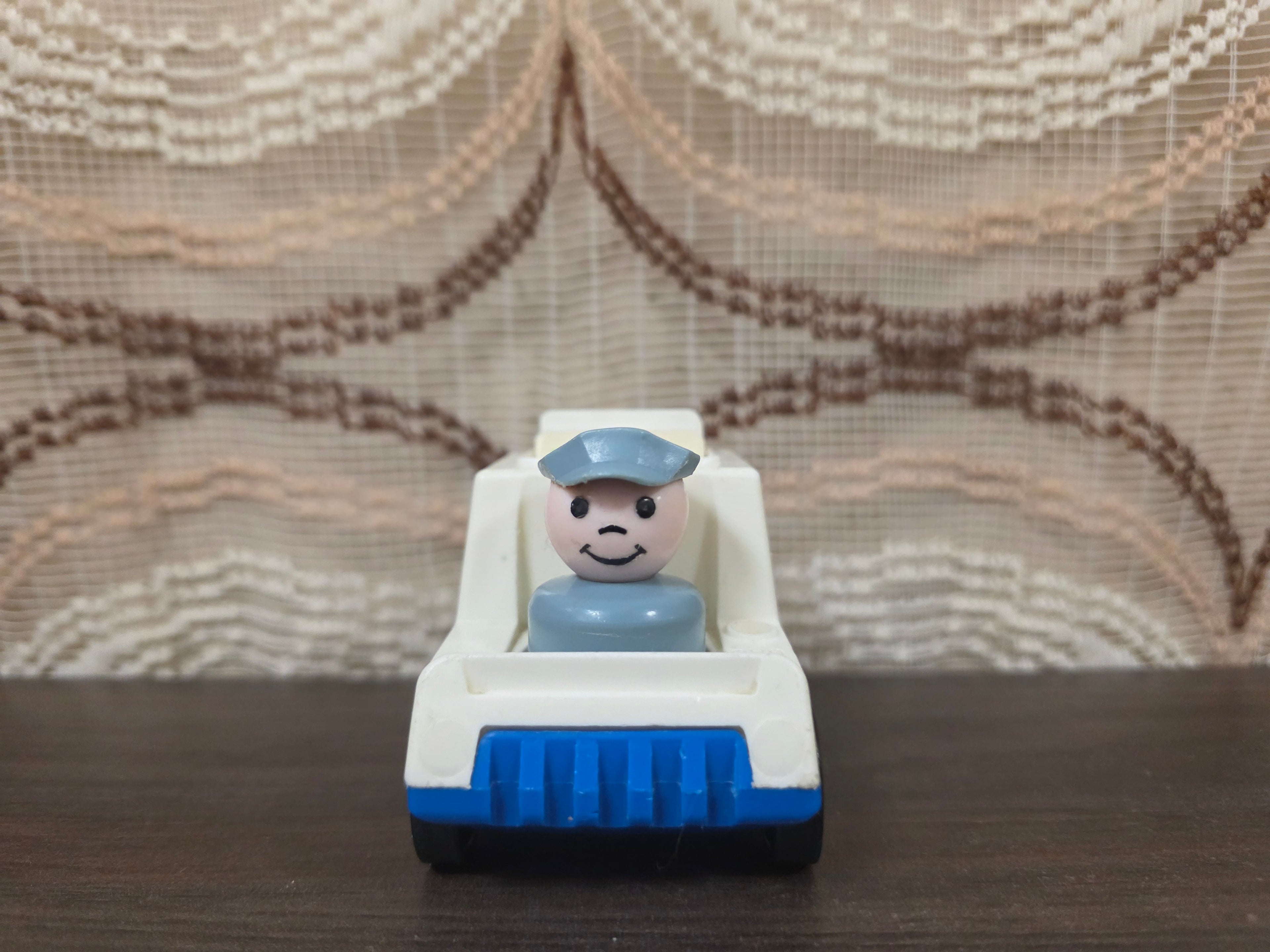 Fisher-Price postwagen met postbode met post