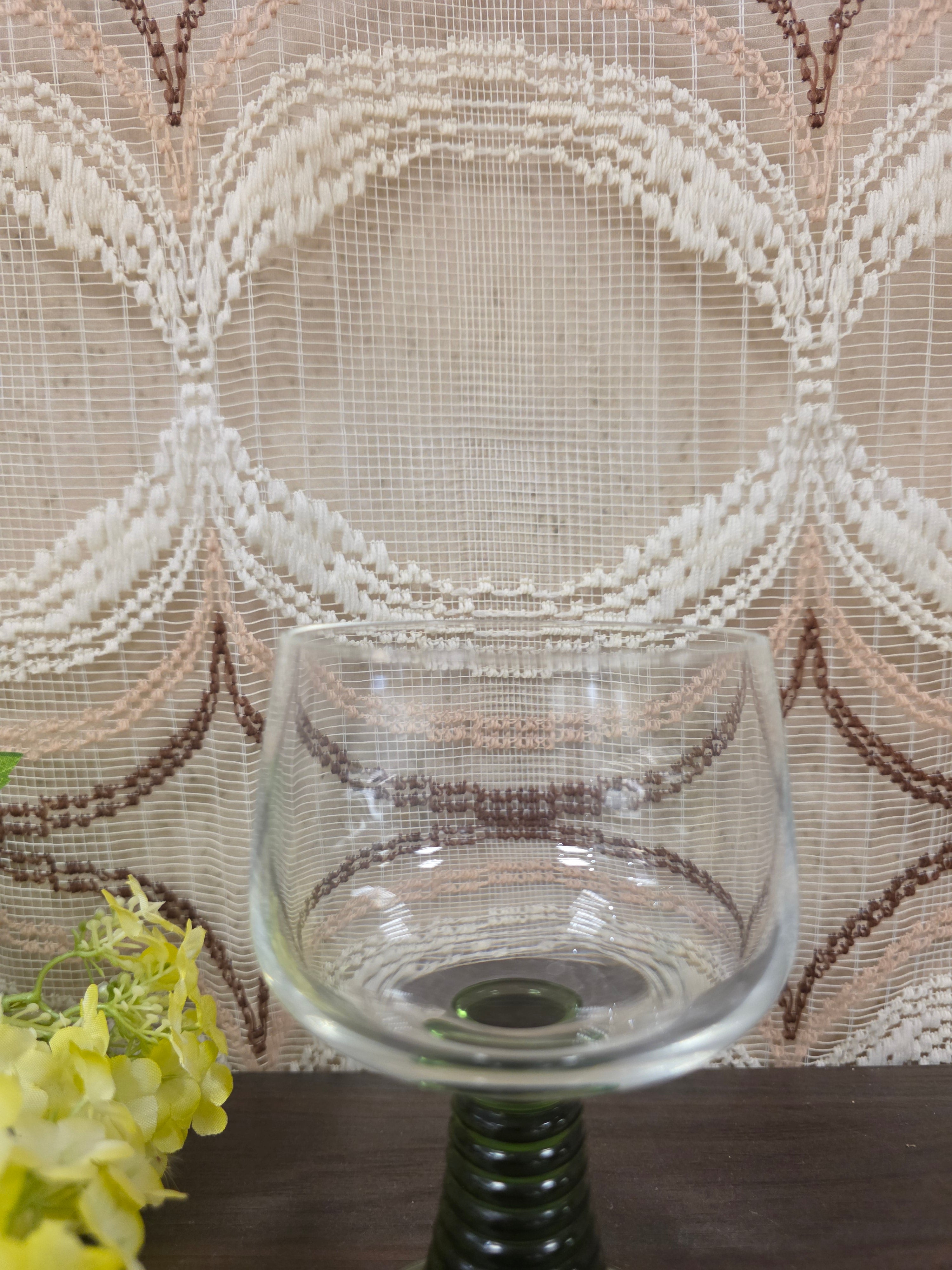 Roemer Moezel wijnglas groen voet vintage glas