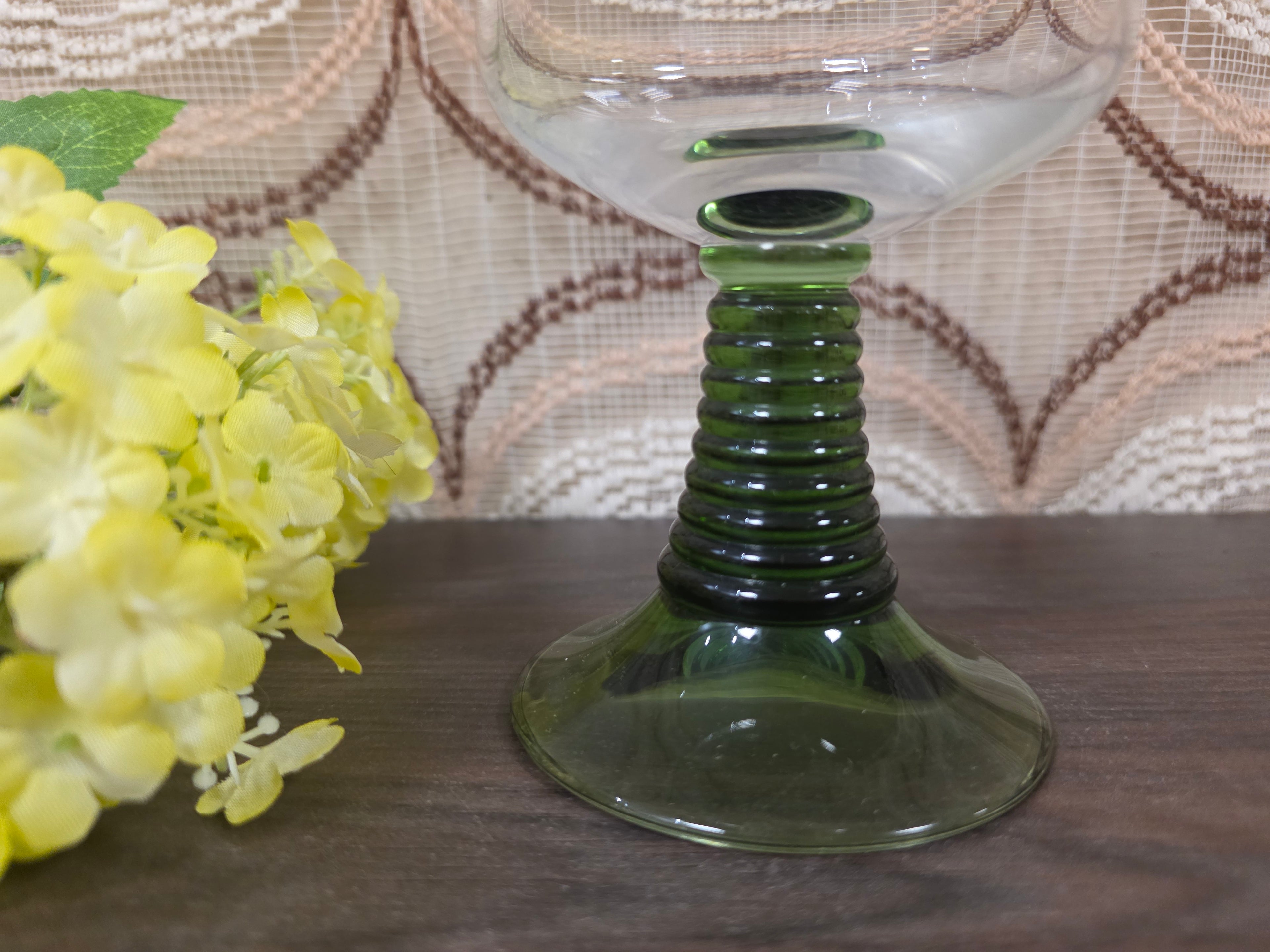Roemer Moezel wijnglas groen voet vintage glas