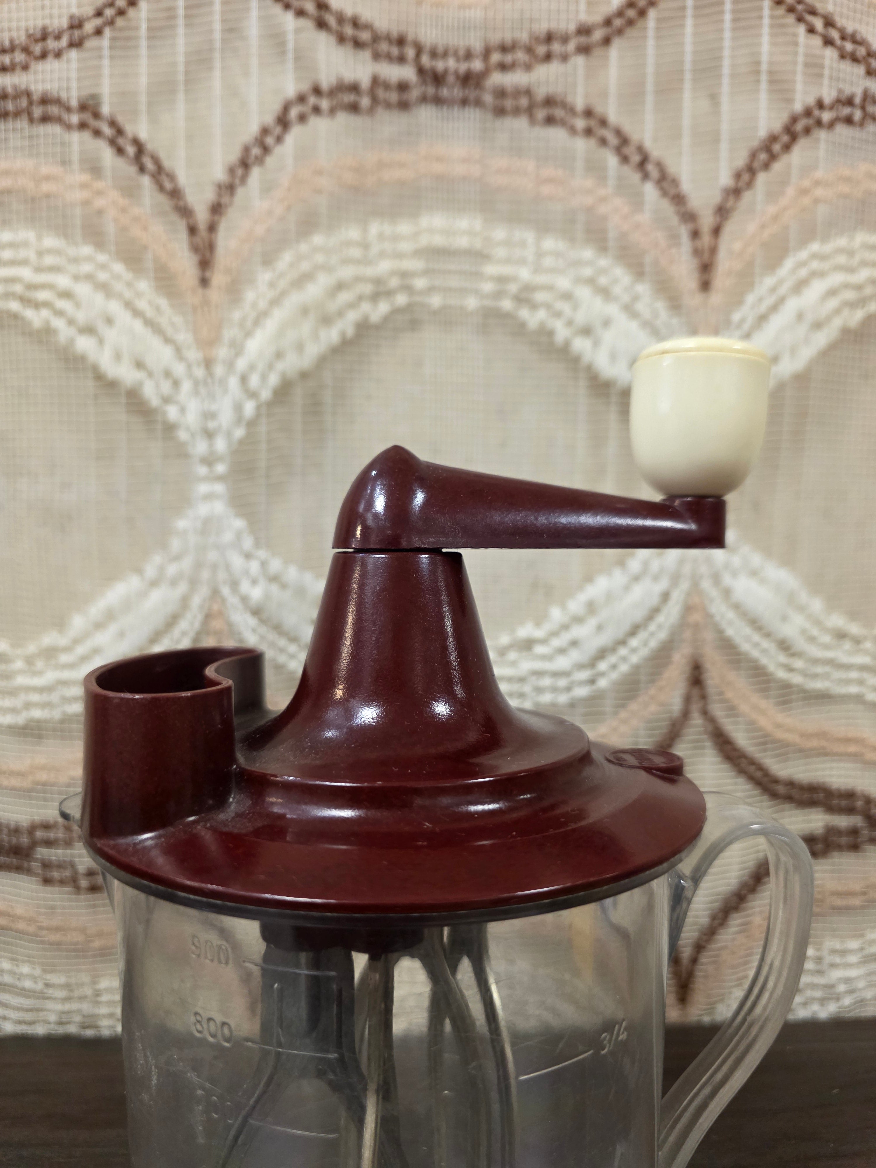 Maineck handmixer jaren 50 met mengkan