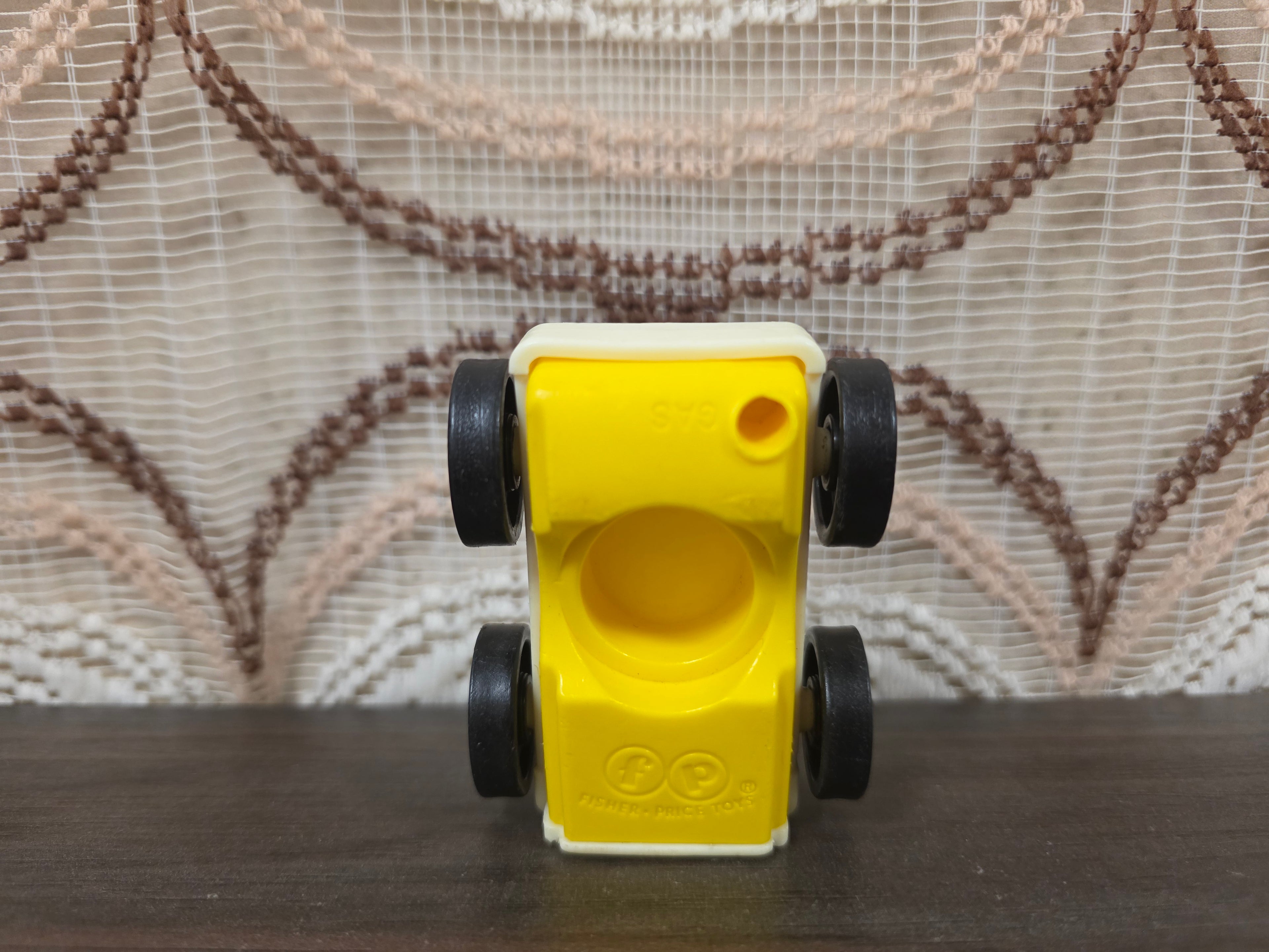 Fisher-Price auto geel wit