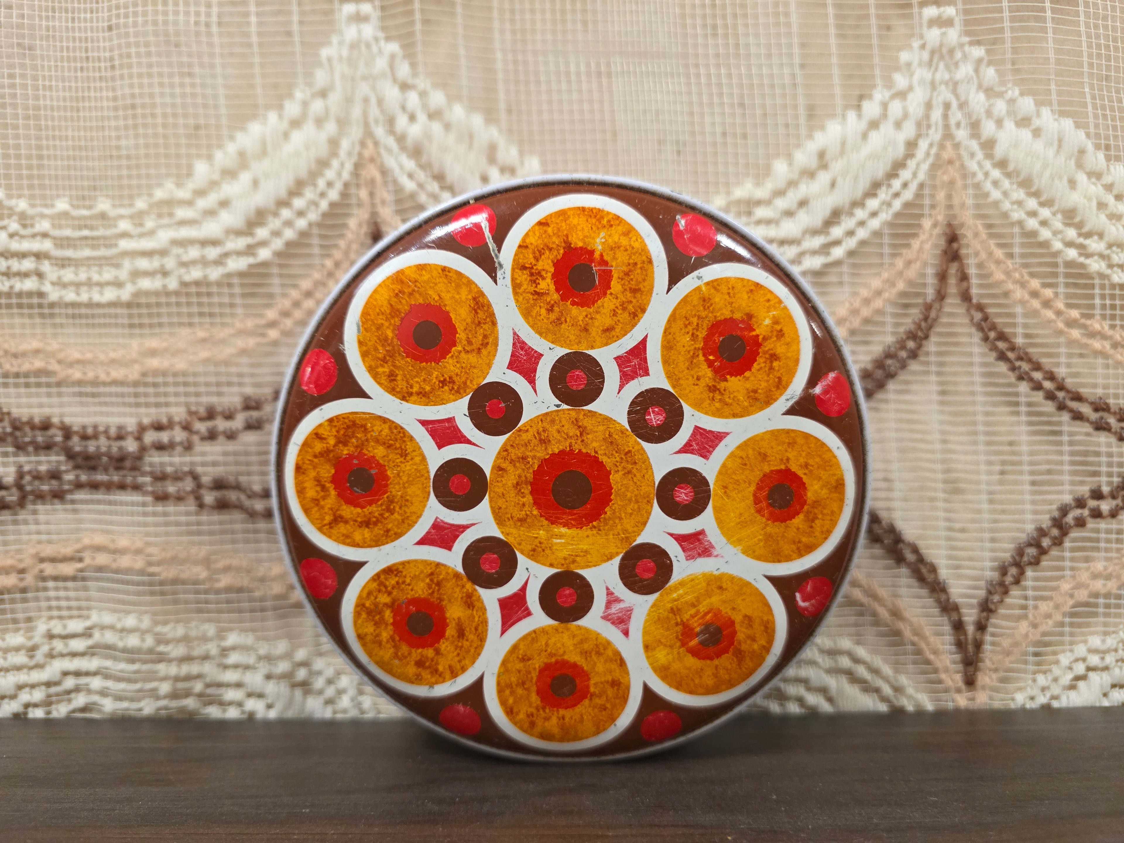 Vintage rond blik met cirkelpatroon
