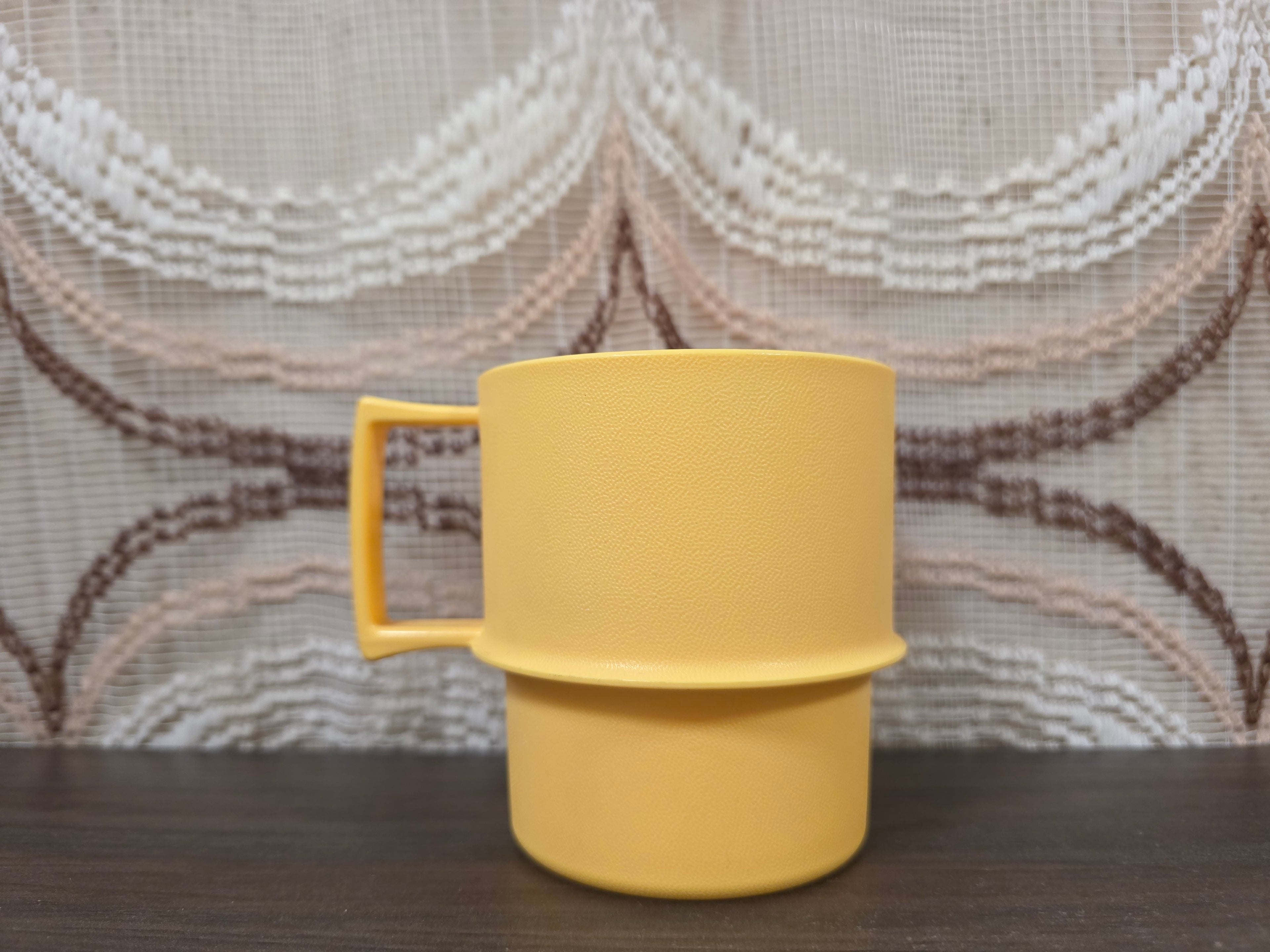 Tupperware koffie beker zachtgeel