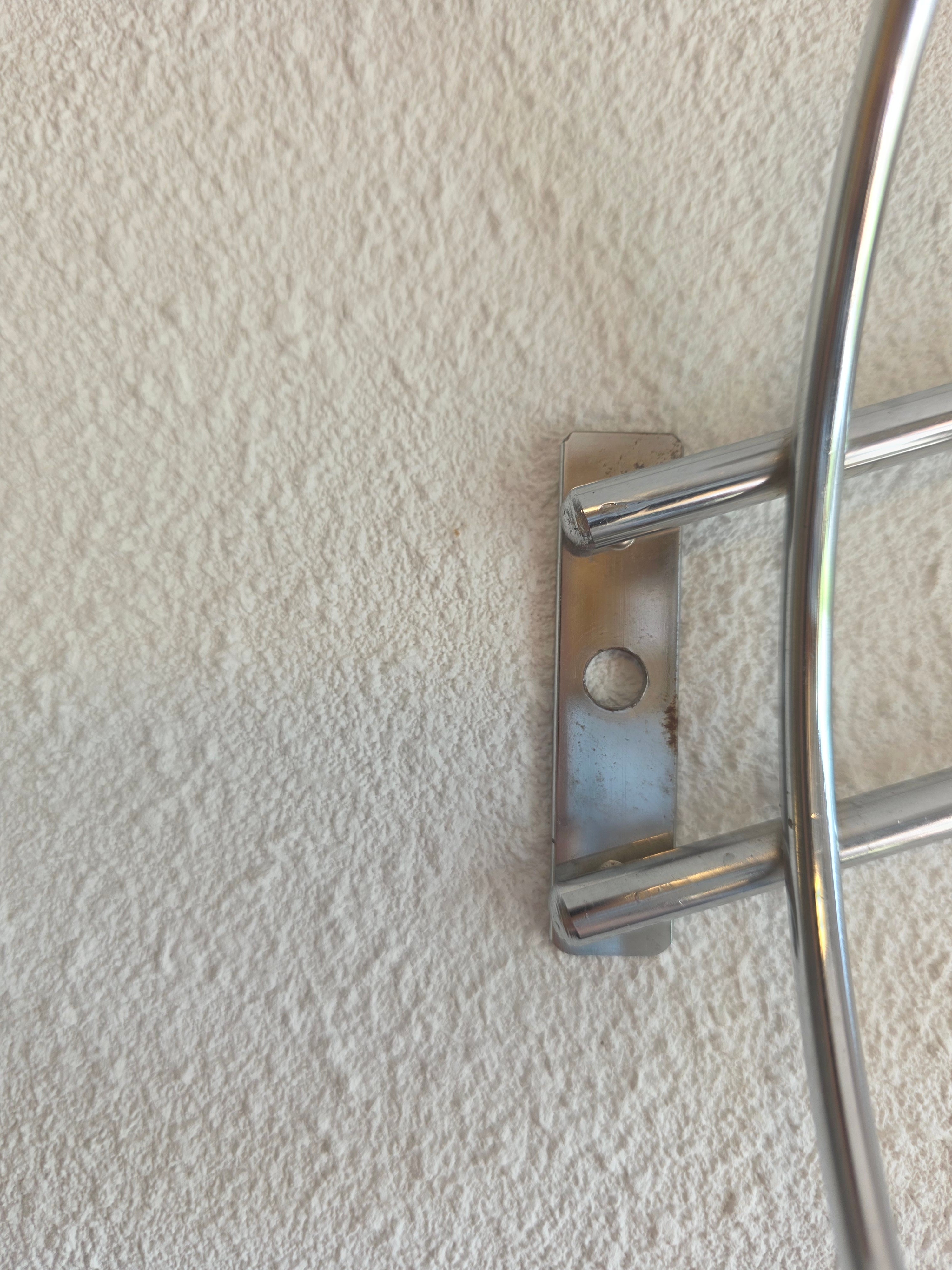 Retro wandkapstok in Sputnik-stijl met 6 witte knoppen