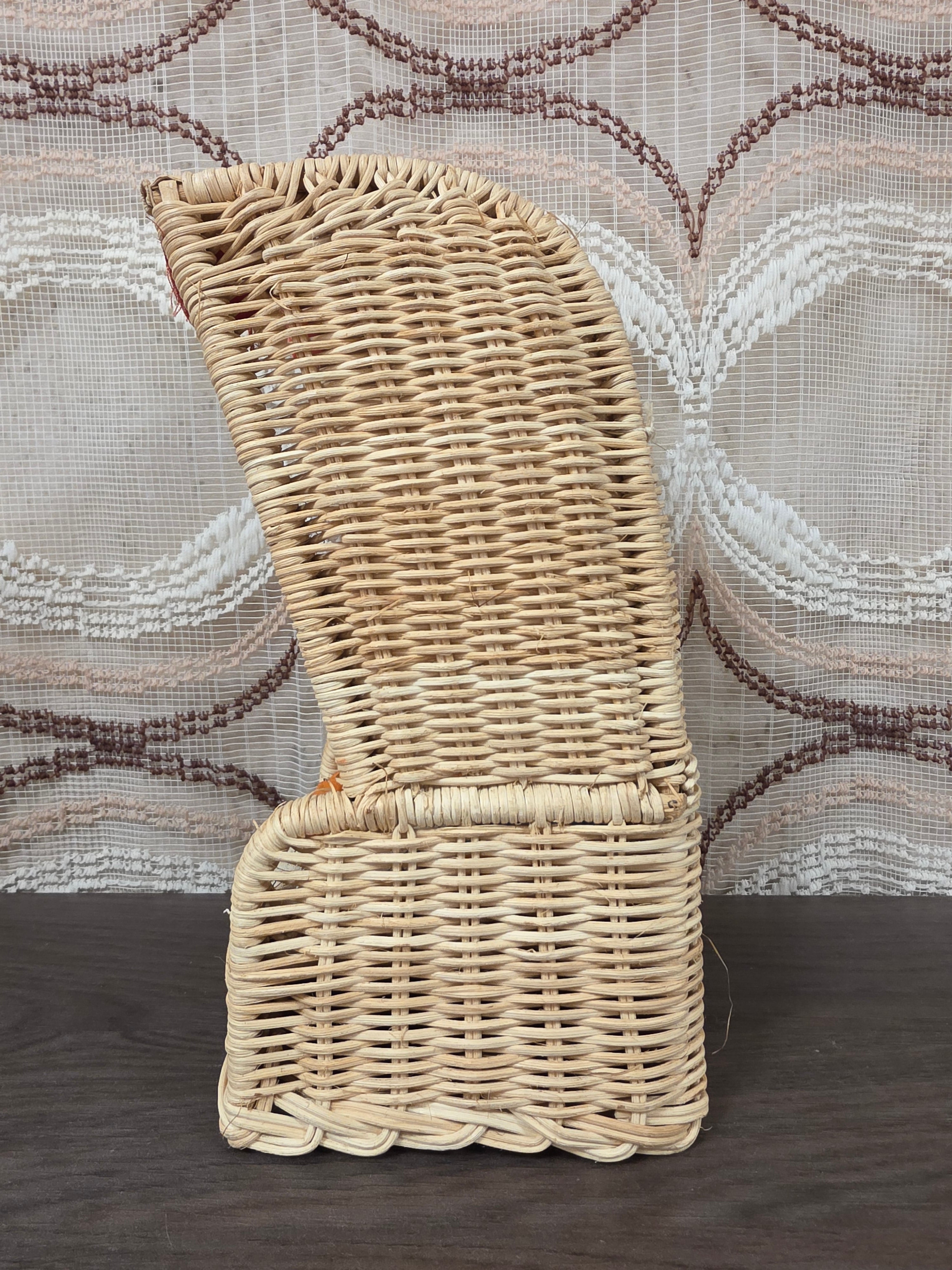 Vintage rotan strandstoel voor Barbie
