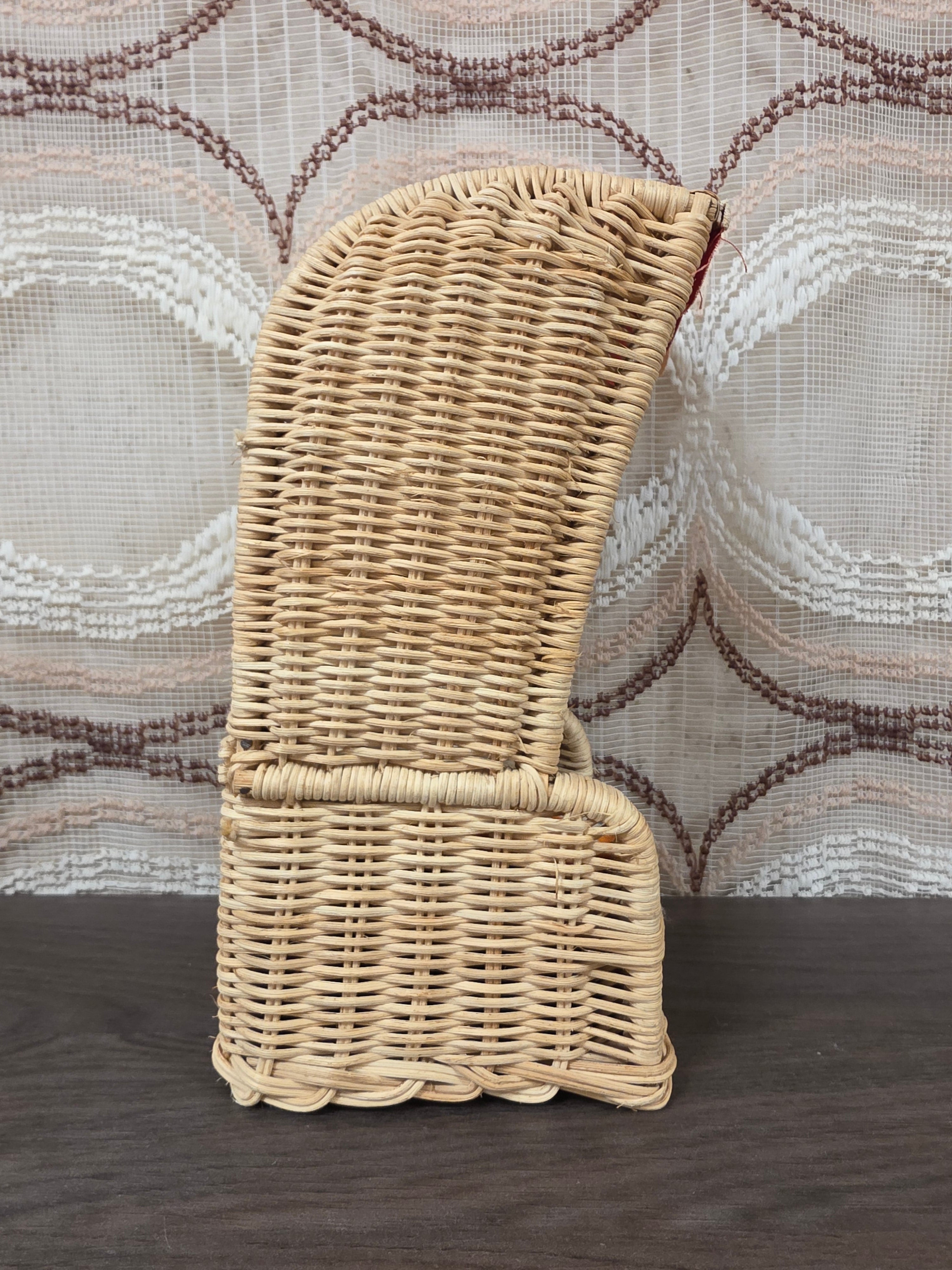 Vintage rotan strandstoel voor Barbie