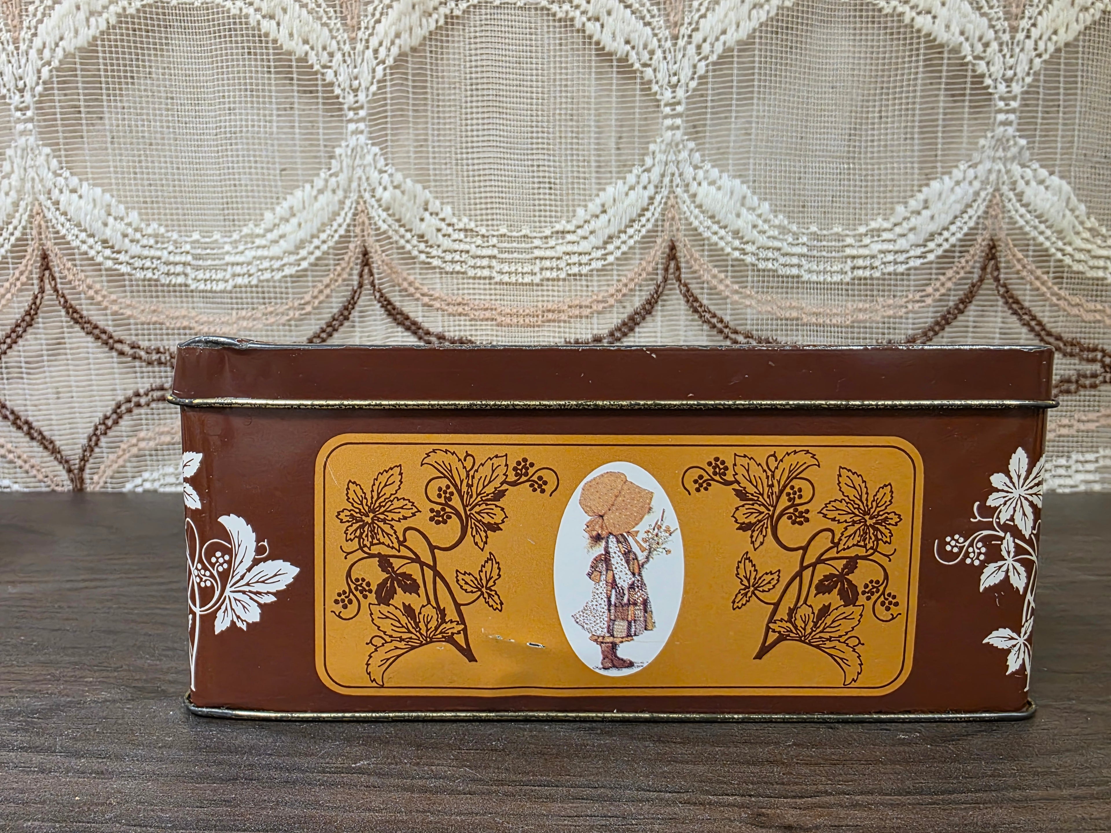 Vintage Holly Hobbie ontbijtkoekblik β J.B. Bussink