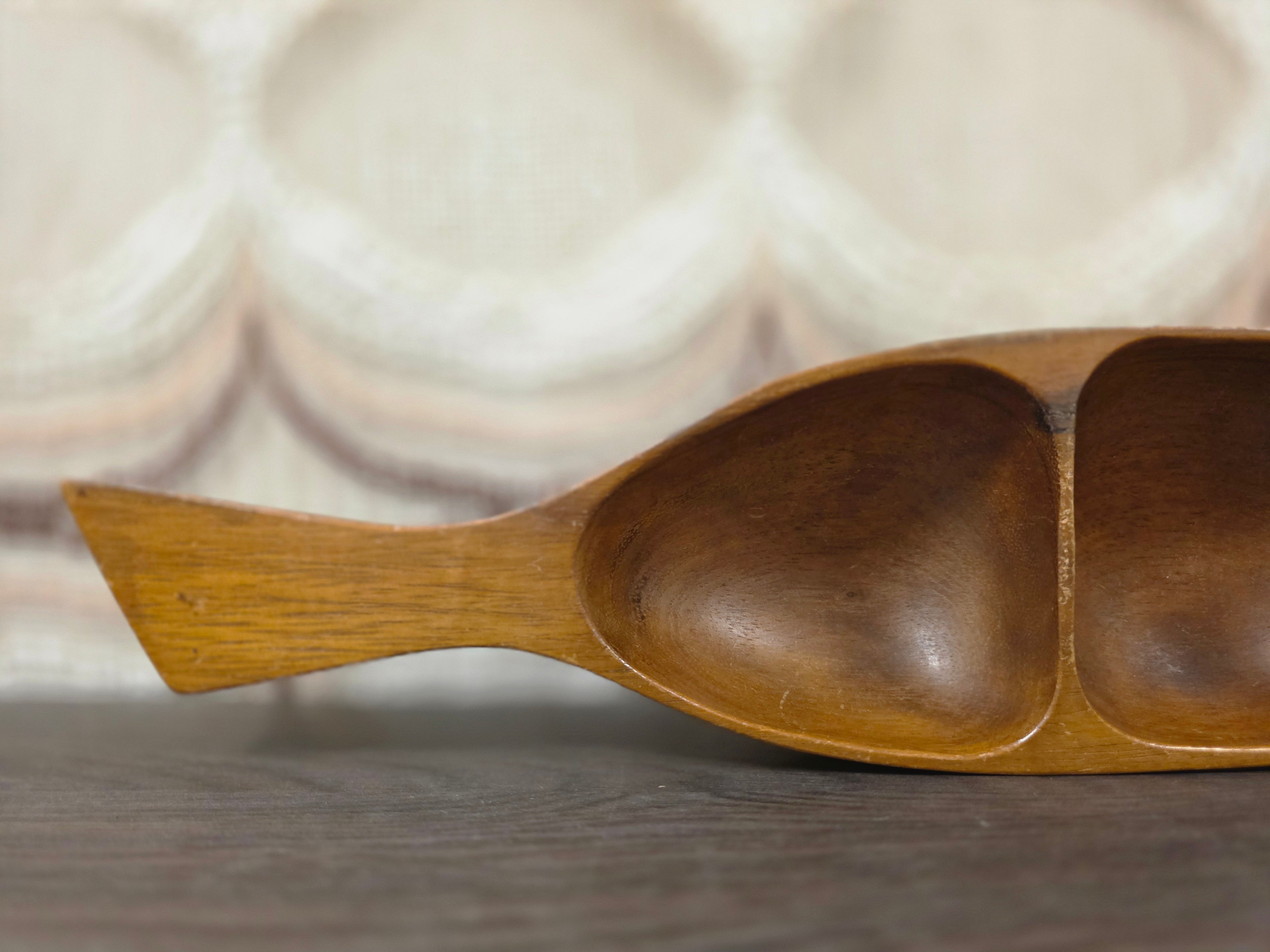 Vintage houten snackschaal met handgreep en 3 vakken