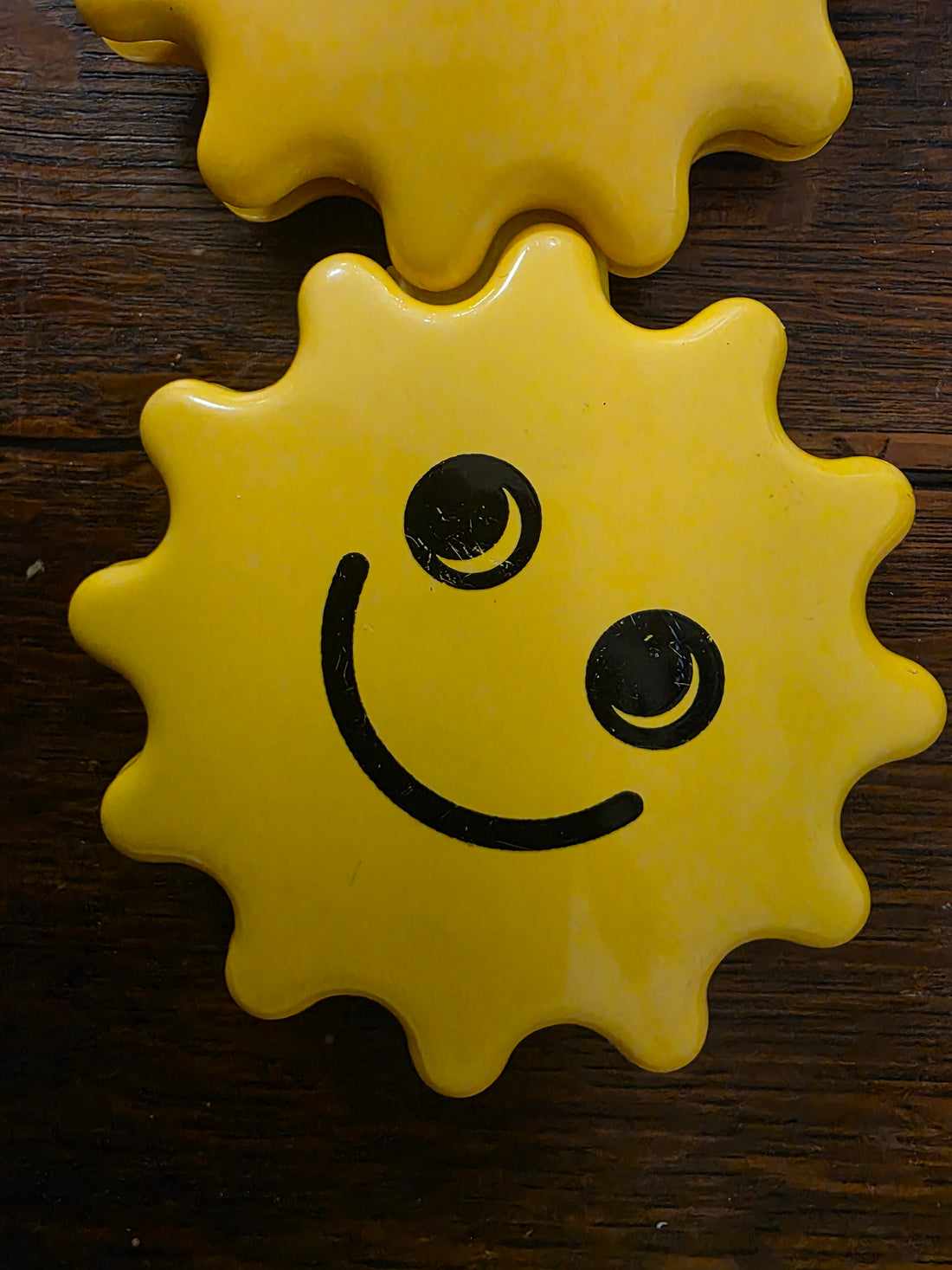 Ambi Toys tweeling rammelaar zonnetjes