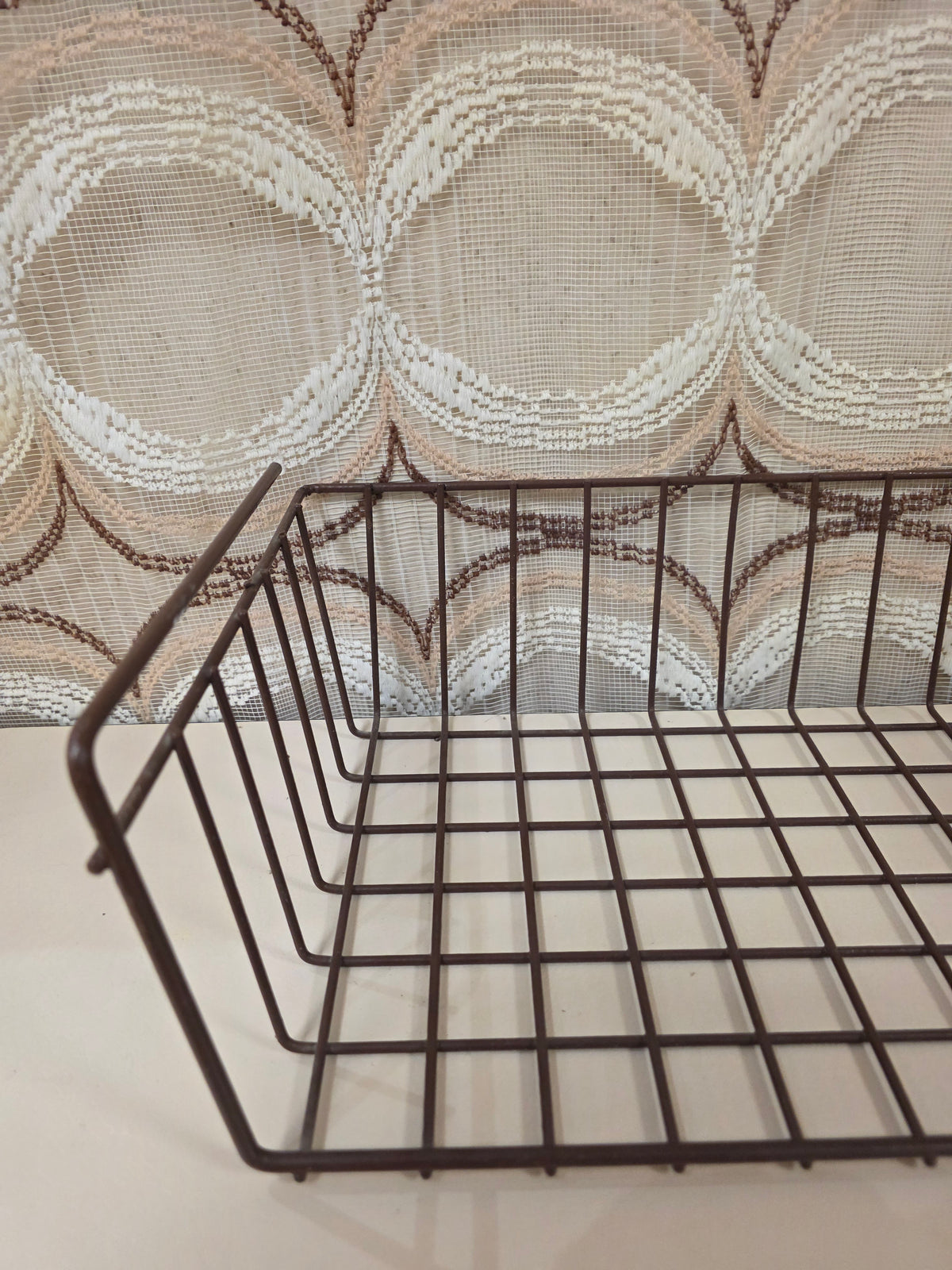 Vintage metalen draadmand bruin