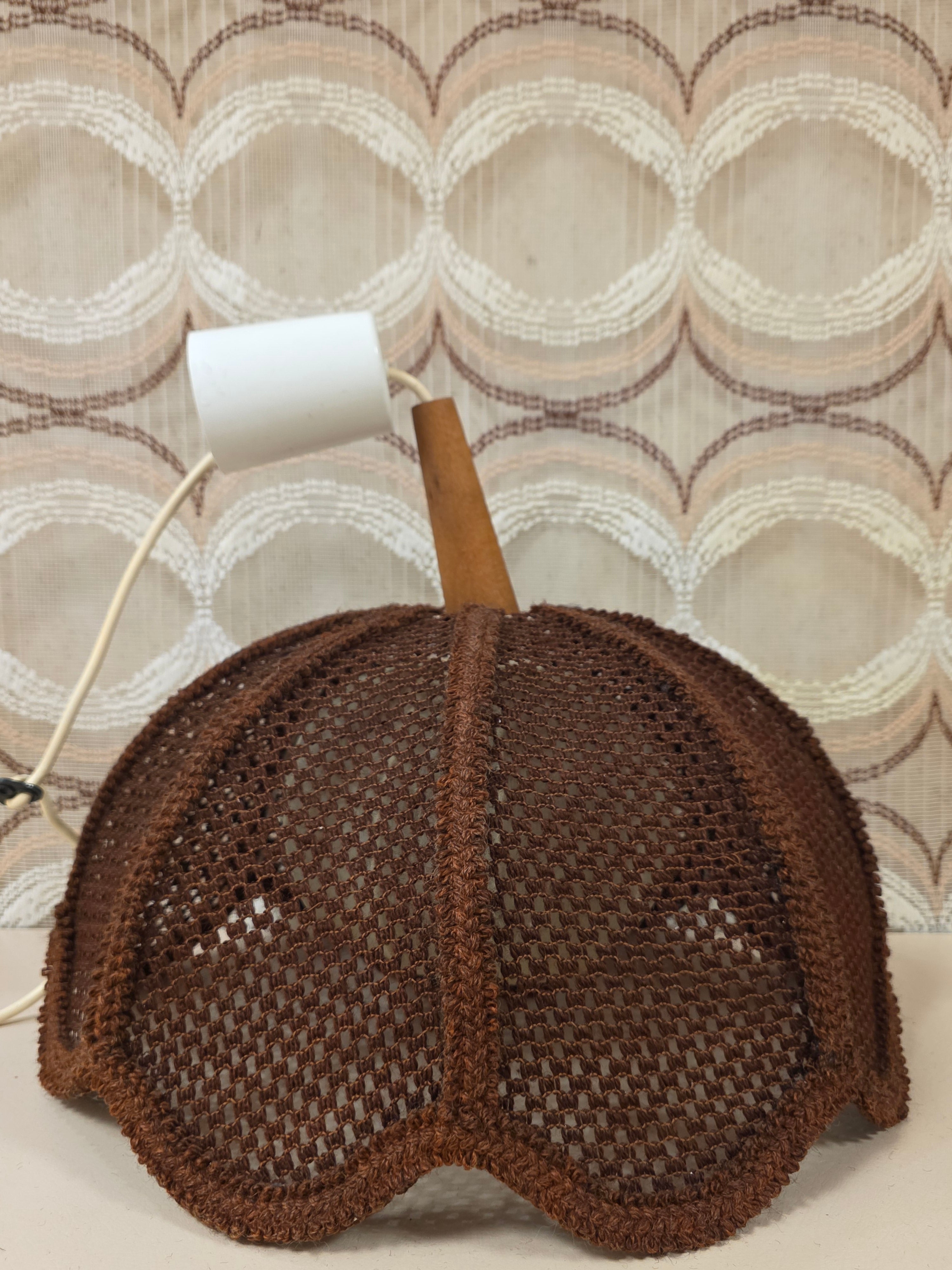 Vintage jaren 70 hanglamp bruin gehaakt 41,5 cm