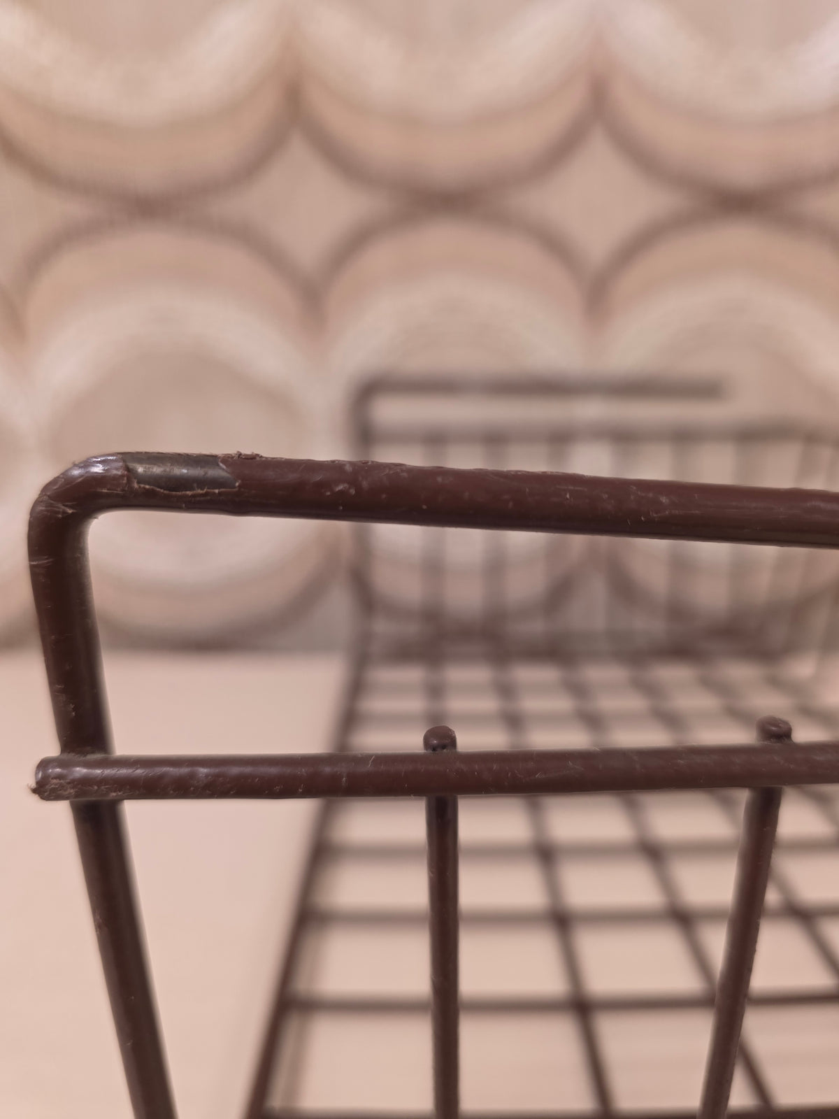 Vintage metalen draadmand bruin
