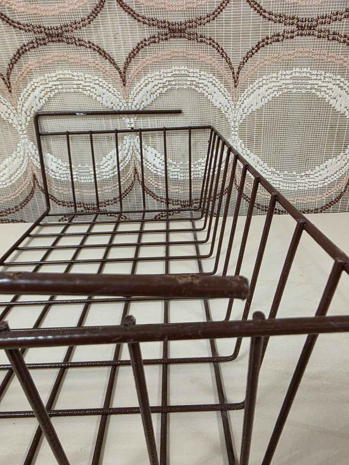 Vintage metalen draadmand bruin