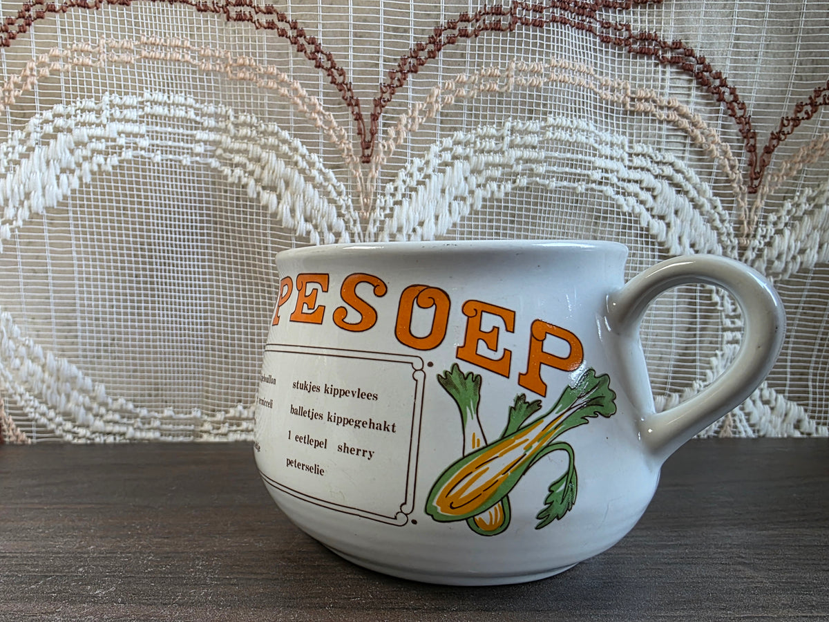 Vintage witte soepkom kippesoep