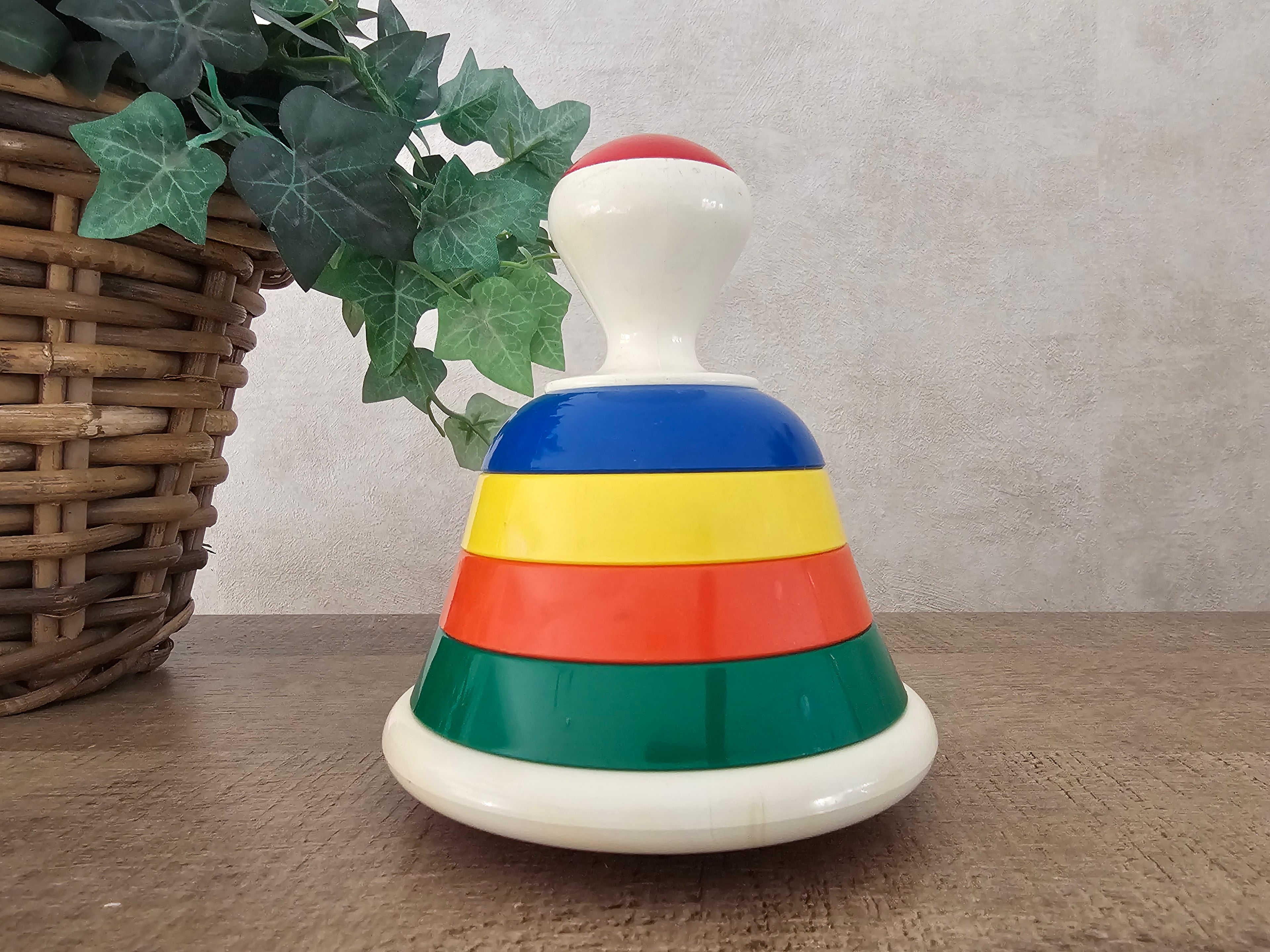 Color Bell van Ambi Toys vintage rammelaar