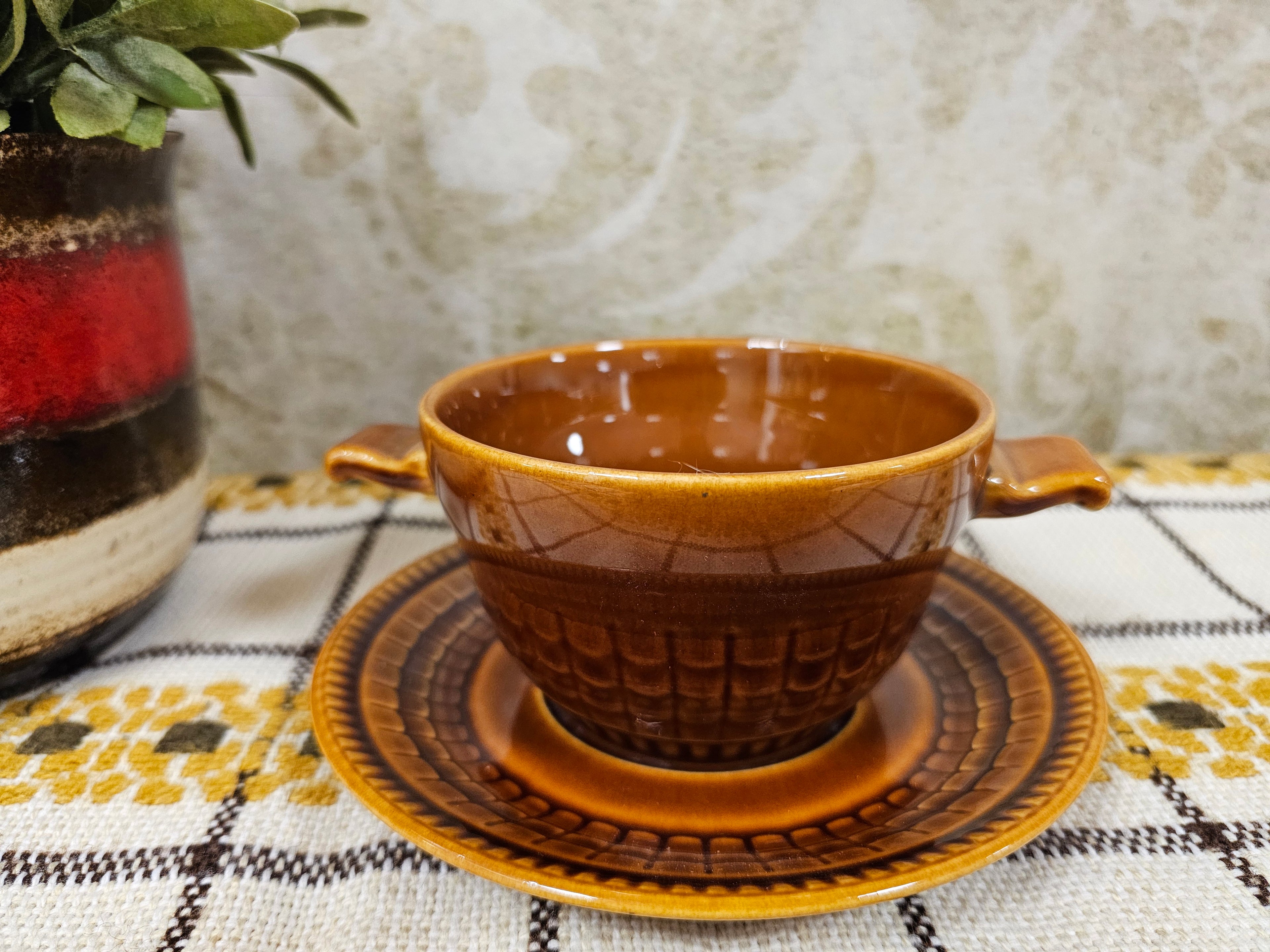 Boch Belgium vintage bruine soepkom met schotel