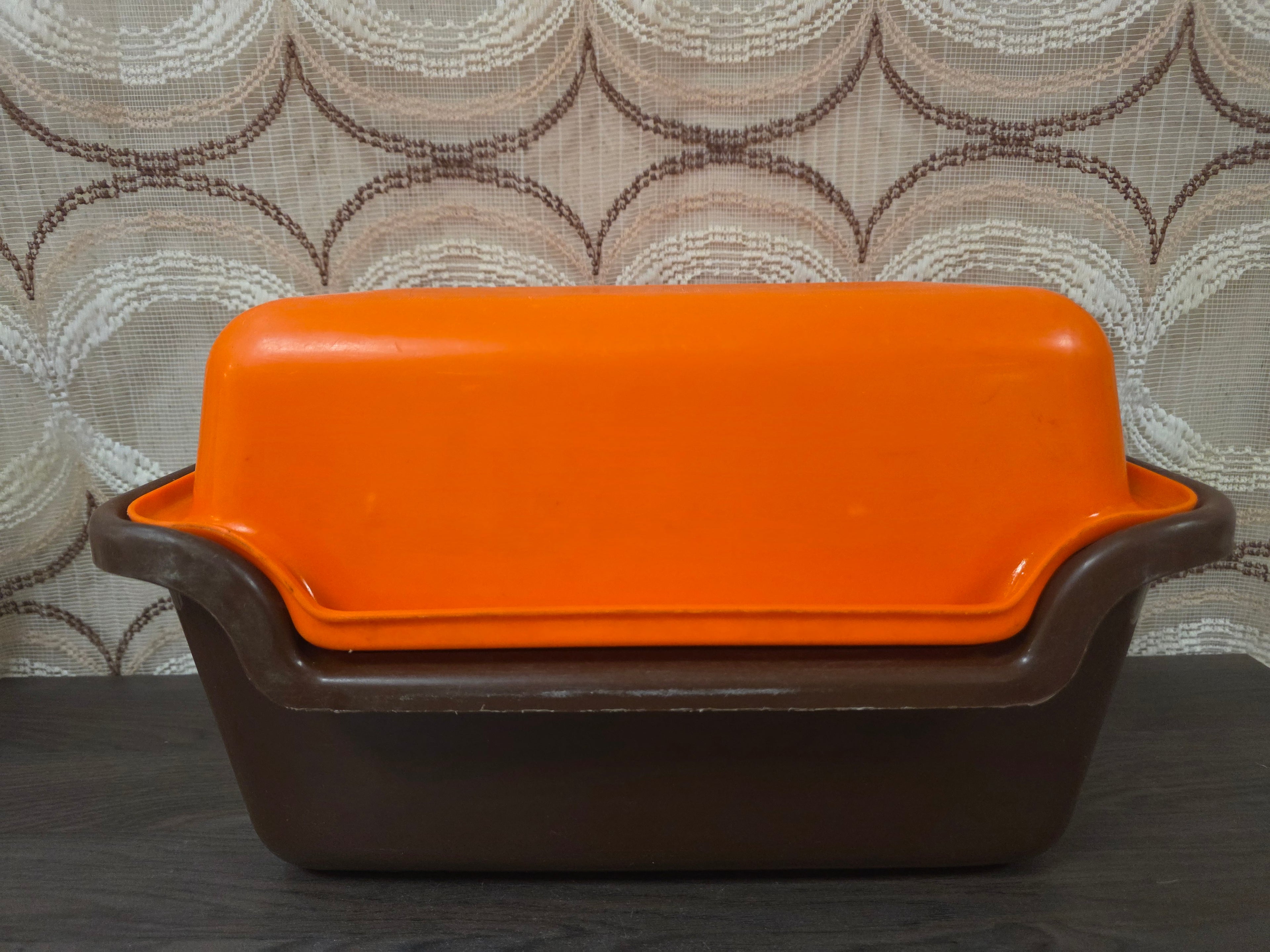 Vintage Curver aardappelbak in bruin en oranje met uitneembare schillenbak voor aardappelschillen.