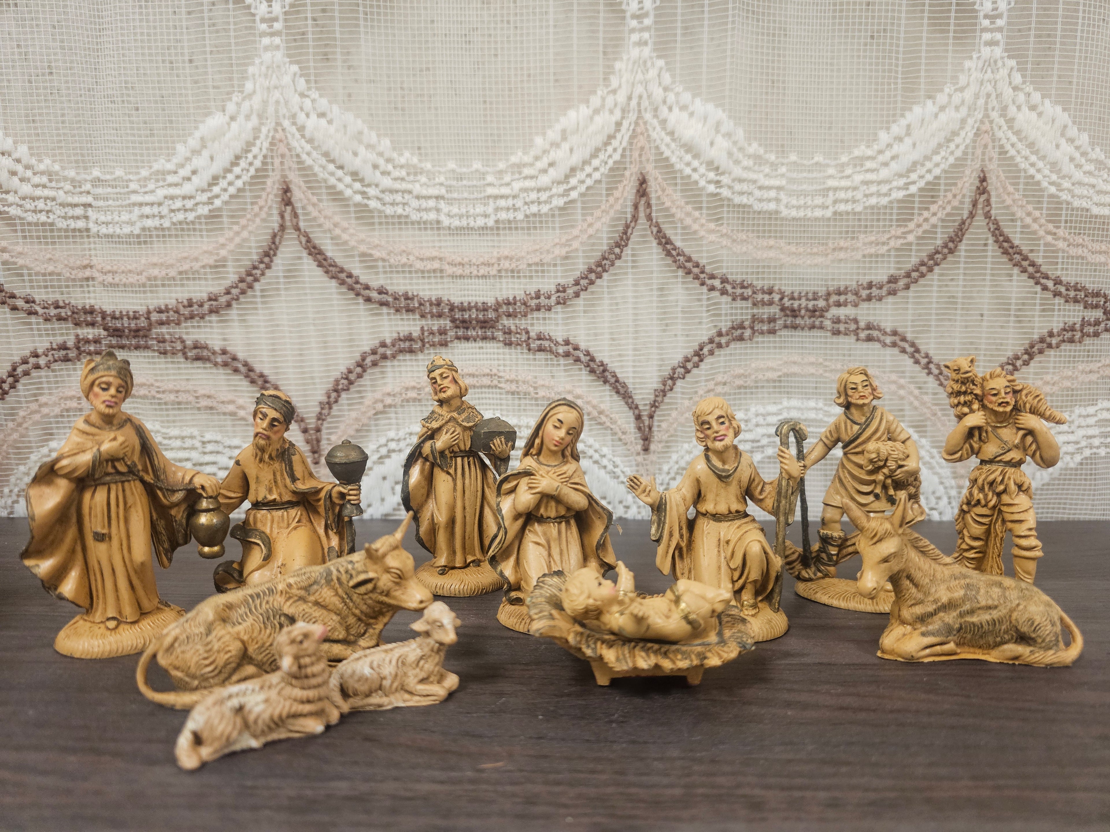 12-delige kerststal set vintage gemerkt Italy met los kindje Jezus in kribbe