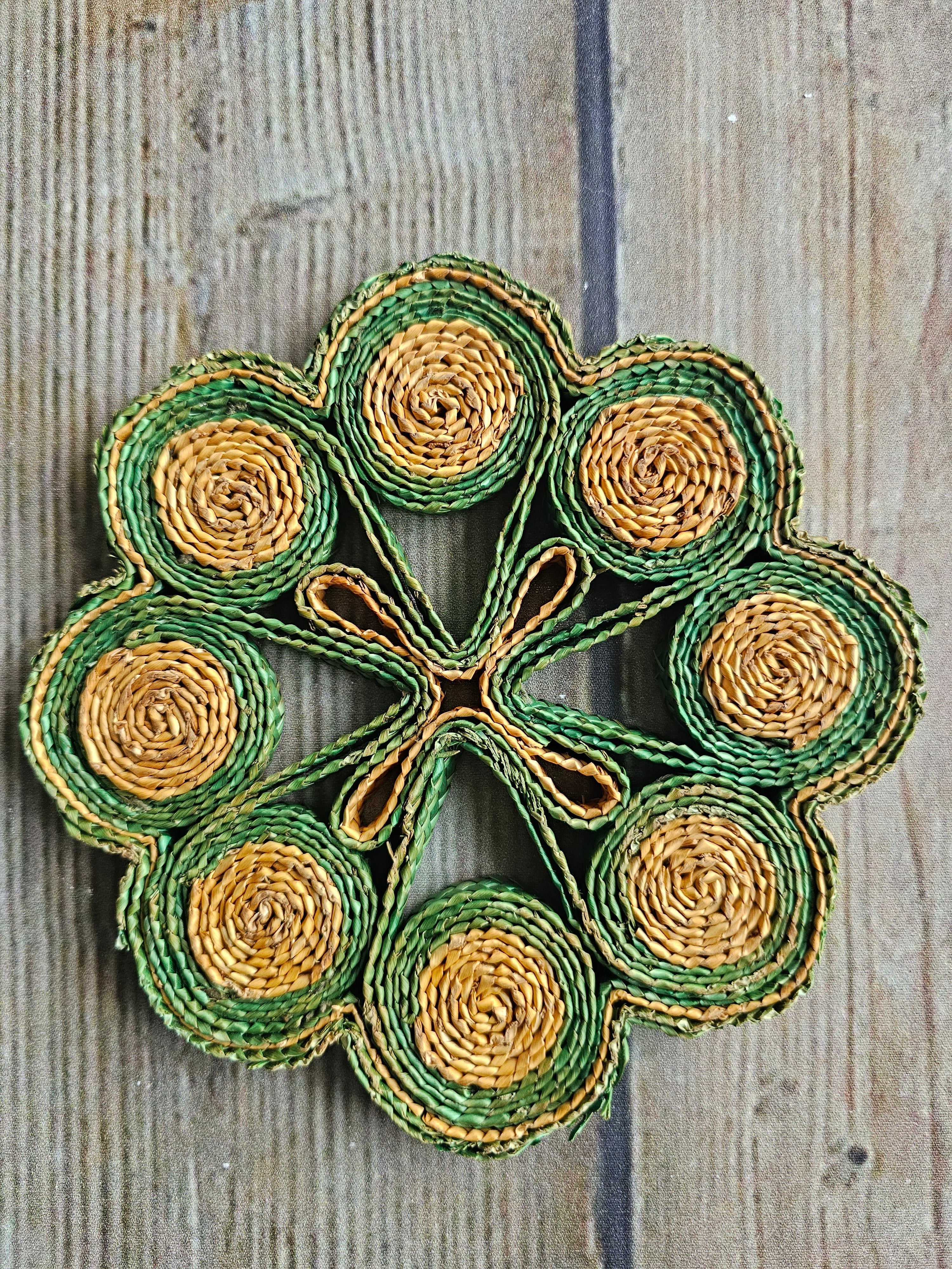 Vintage raffia onderzetter bloemvorm groen goudgeel