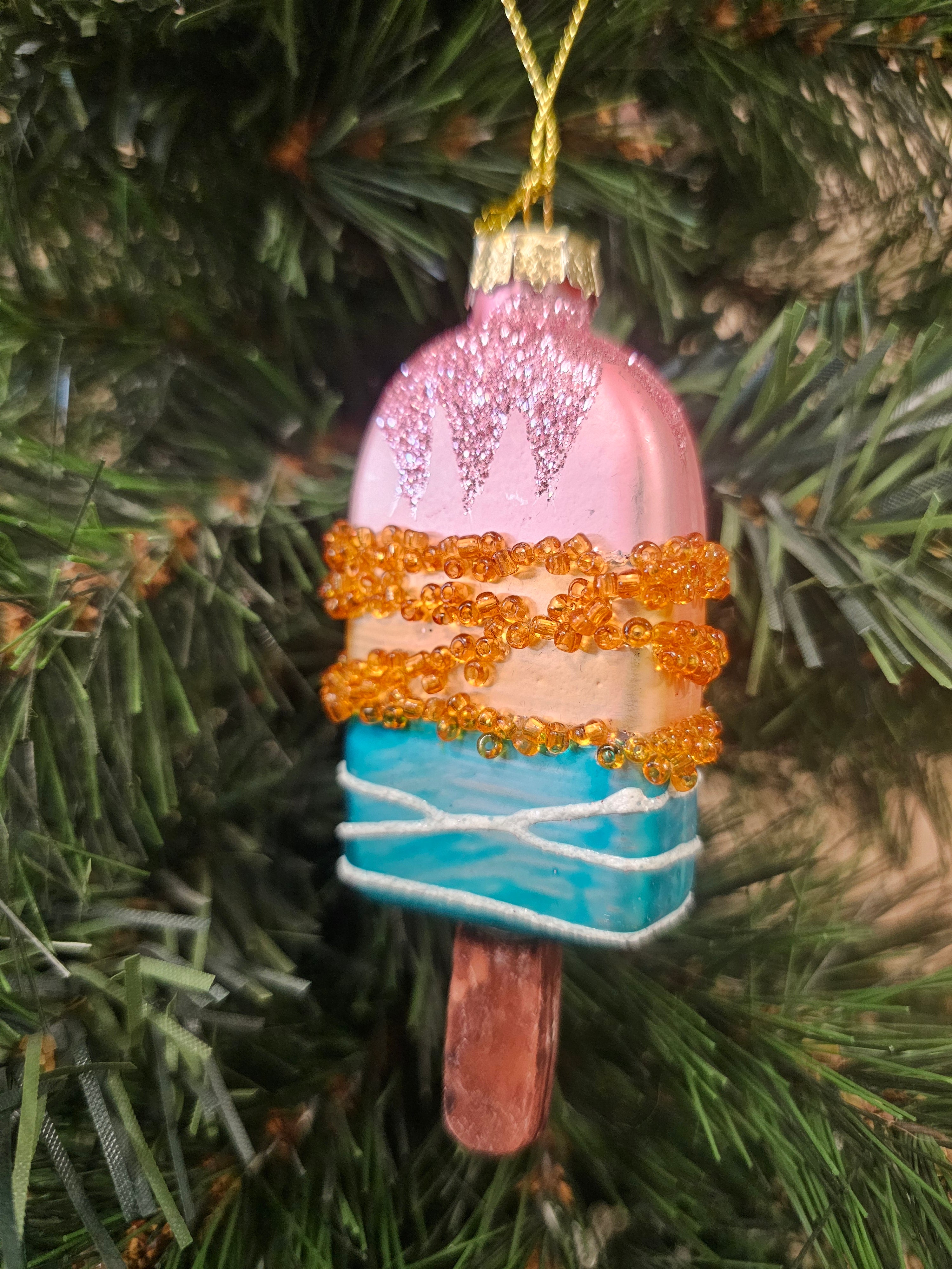 Retro kerstbal van glas in de vorm van een ijsje – roze oranje blauw met glitter