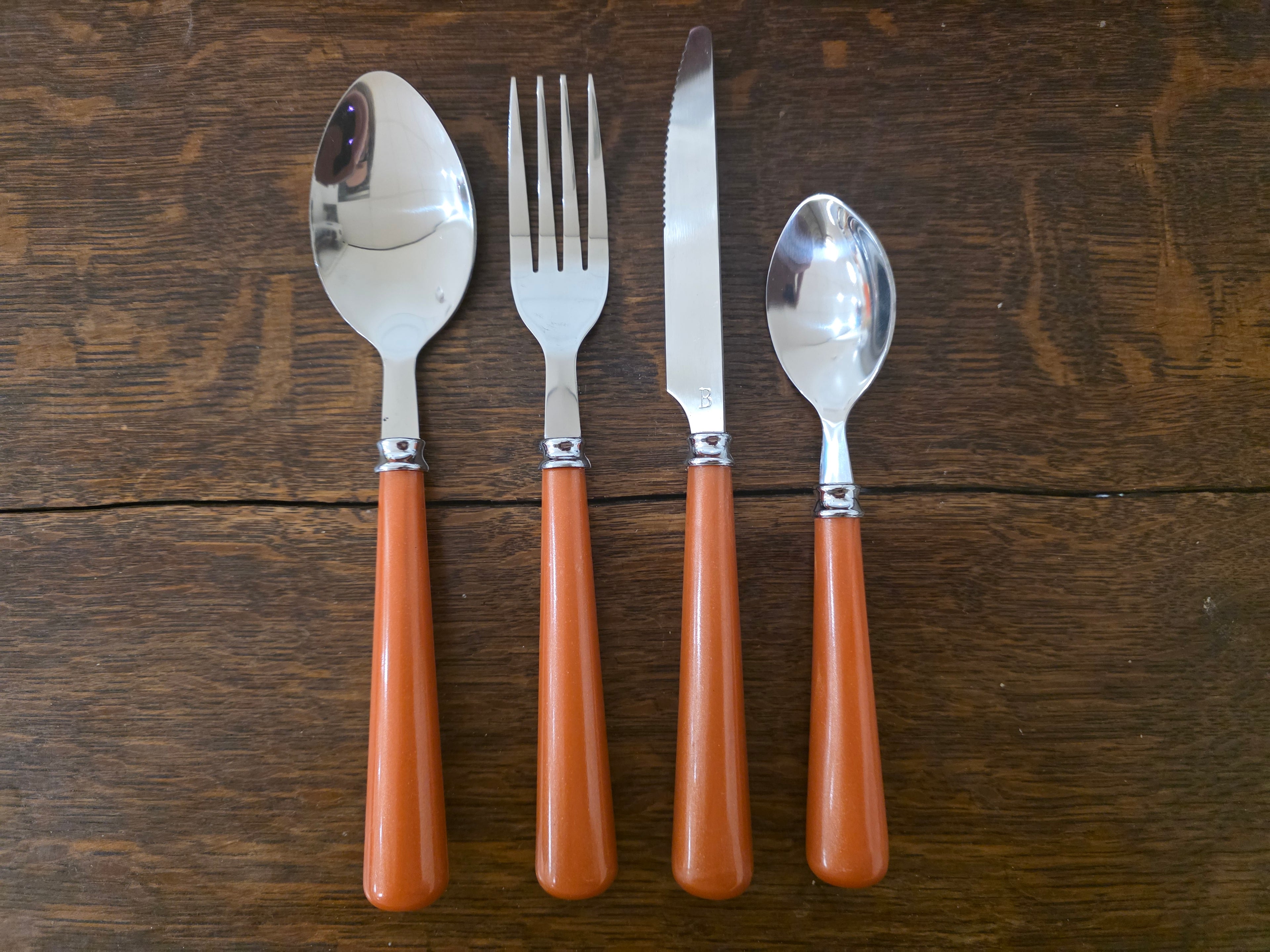 Vintage bestekset Toscane 16 delig nieuw in doos met oranje handgrepen