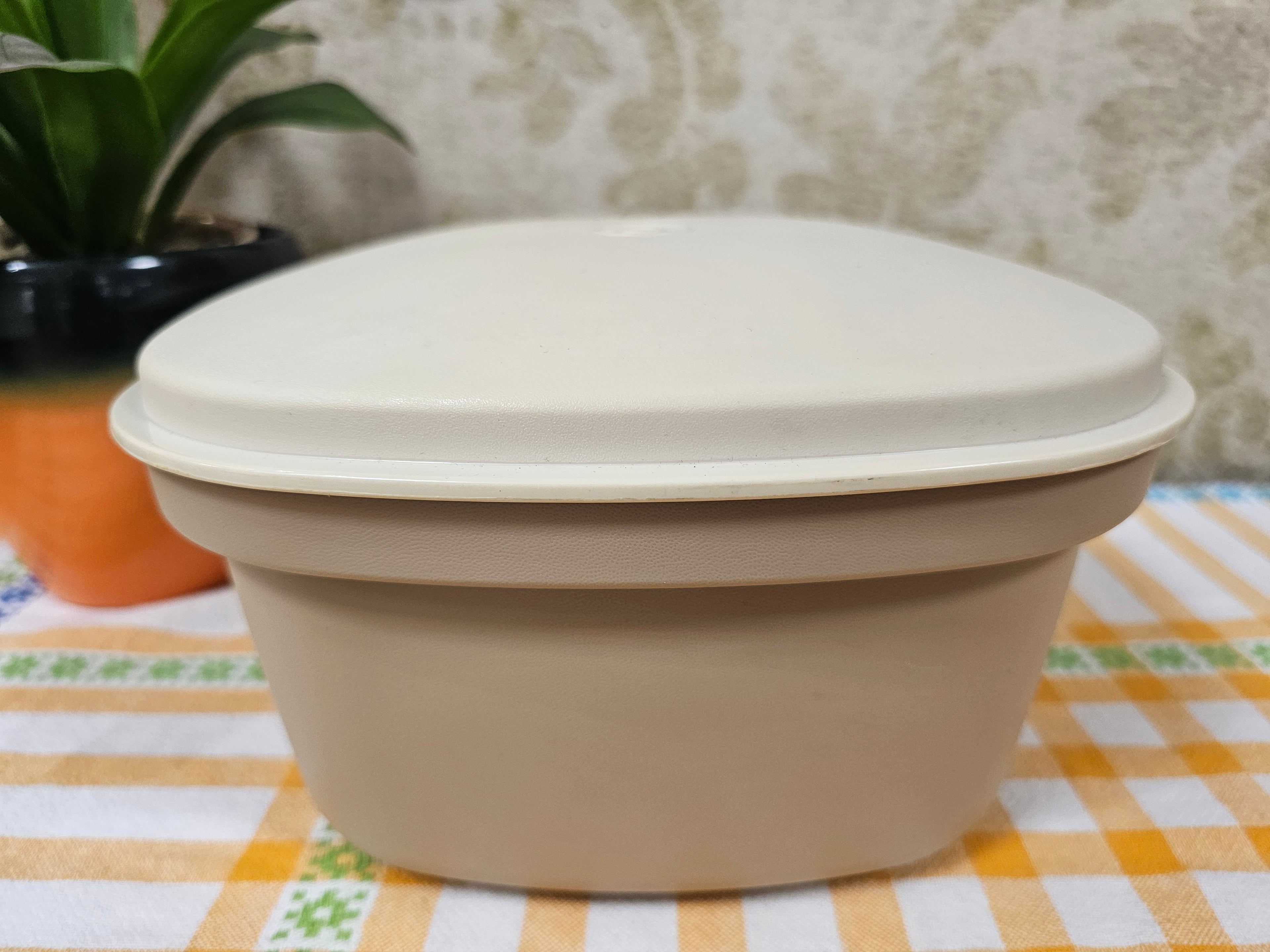 Tupperware vintage beige serveerwonder met vergiet