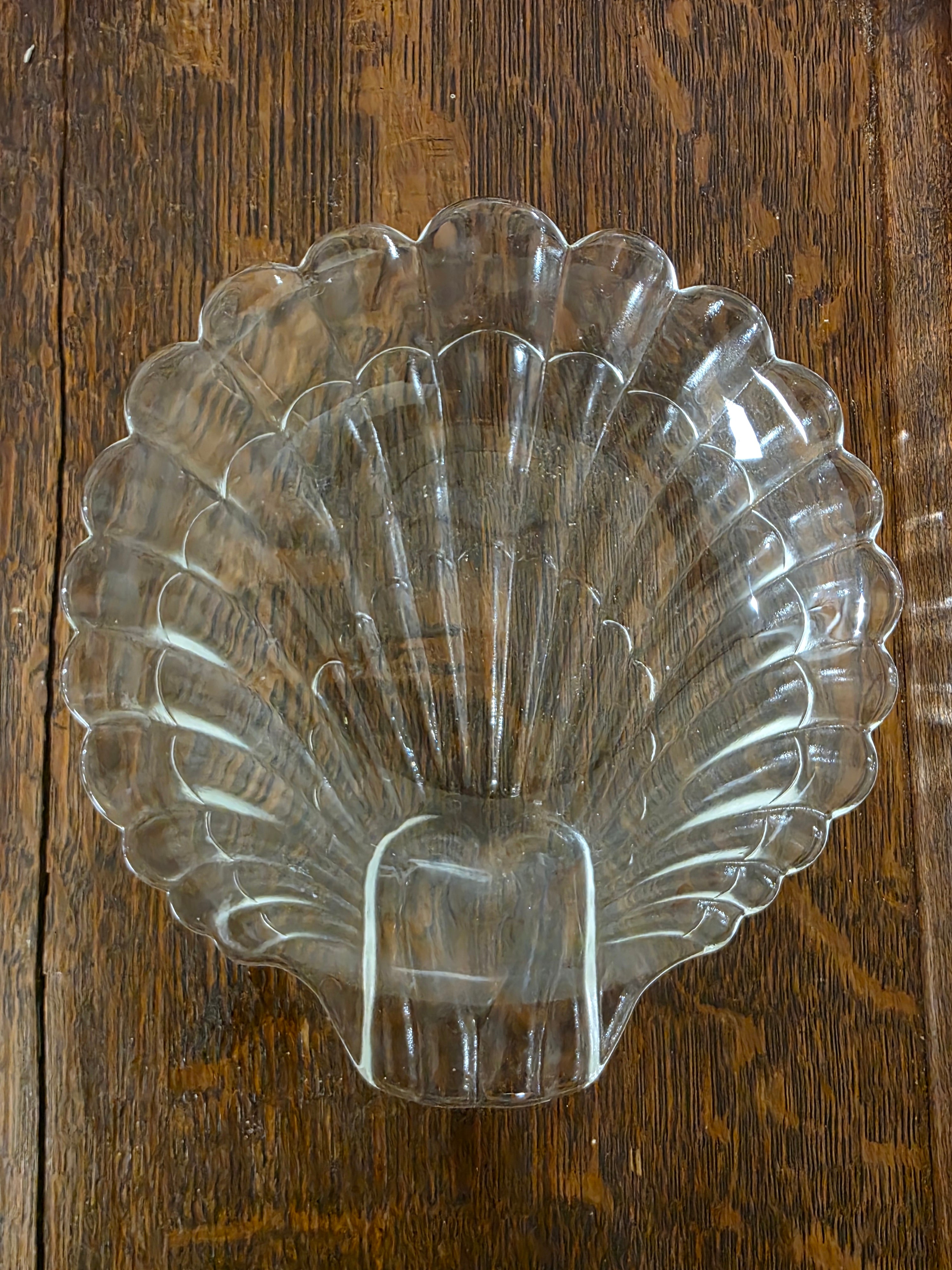 Vintage glazen schelpschaaltje van helder glas met ribbelstructuur in de vorm van een schelp, 15,5 x 14,5 cm