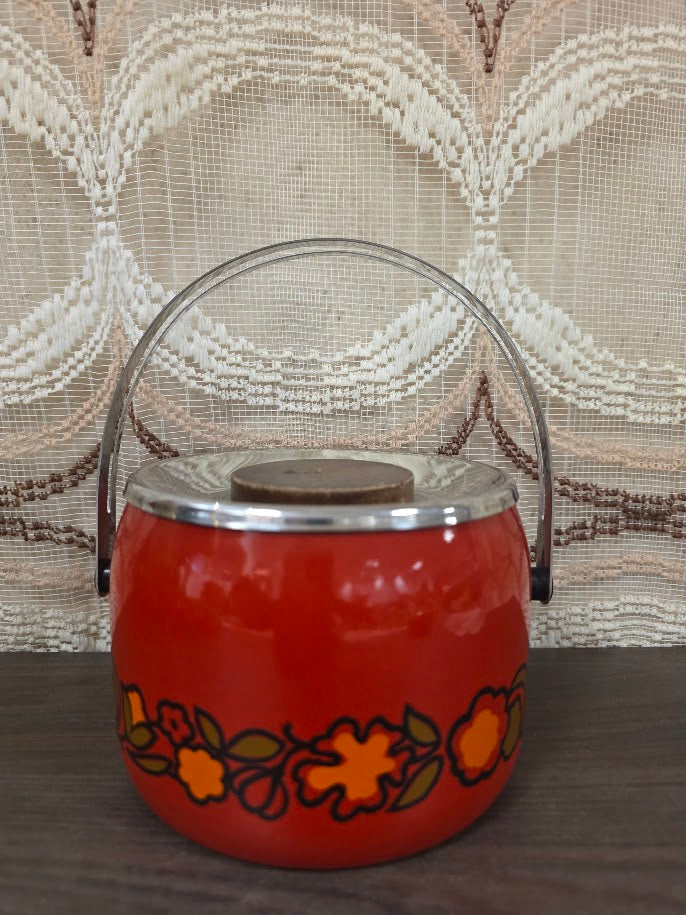 Vintage oranje ijsemmer met bloemendecor, metalen hengsel en houten knop