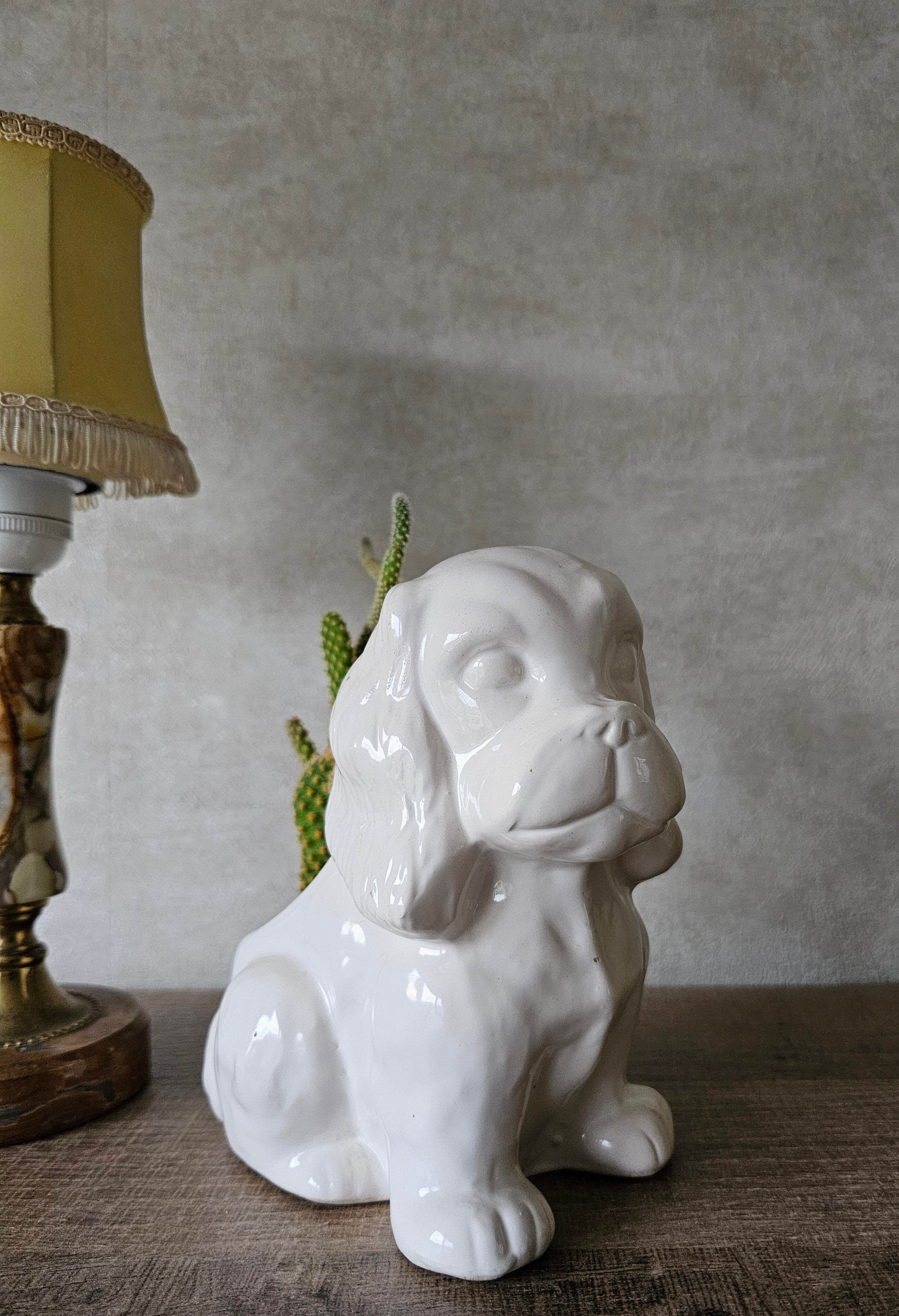 Wit vintage bloempot hondje