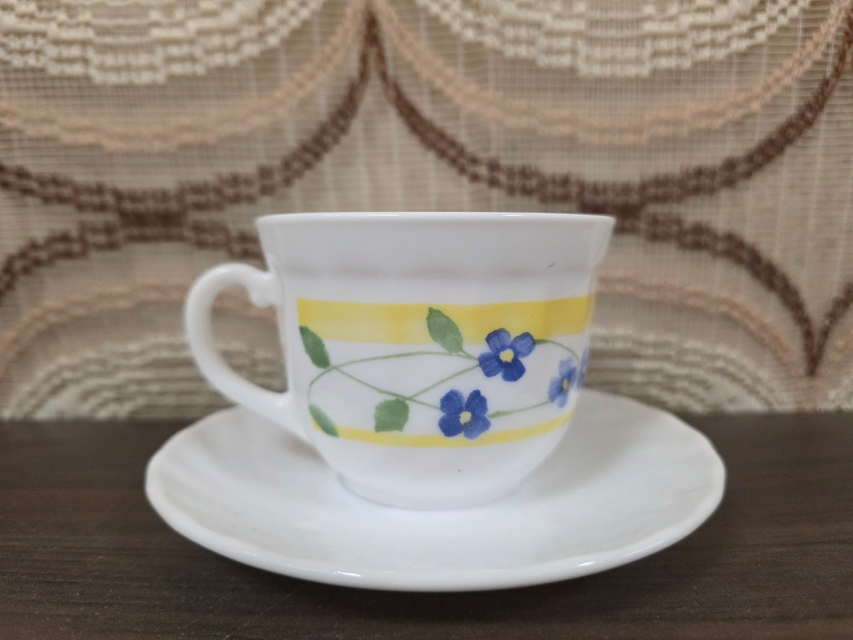 Arcopal France kop en schotel geel blauw bloemen