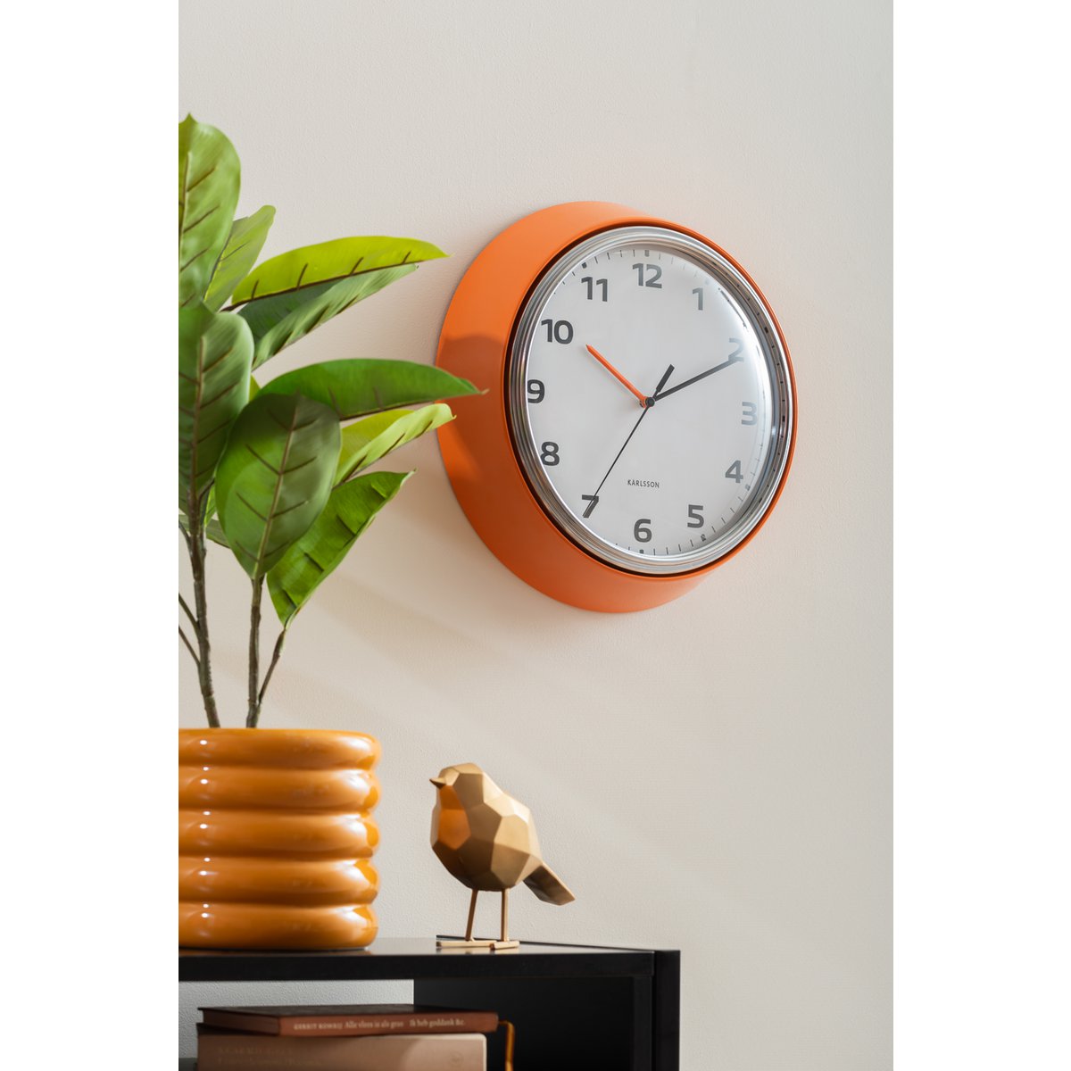 Retro oranje ronde wandklok