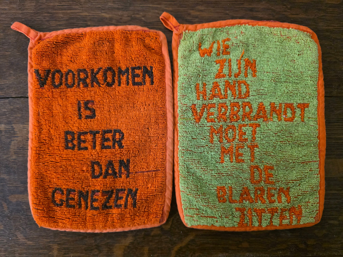 Vintage oranje - groene ovenwanten met tekst set van 2