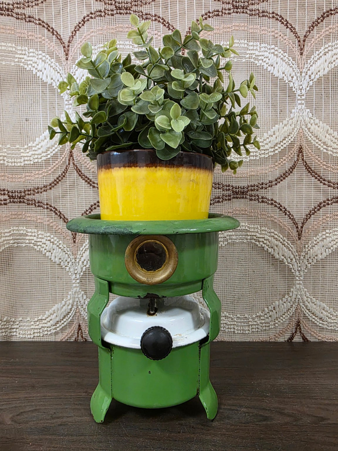 Resedagroen petroleumstel als decoratie met bloempot, pot en plant niet inbegrepen